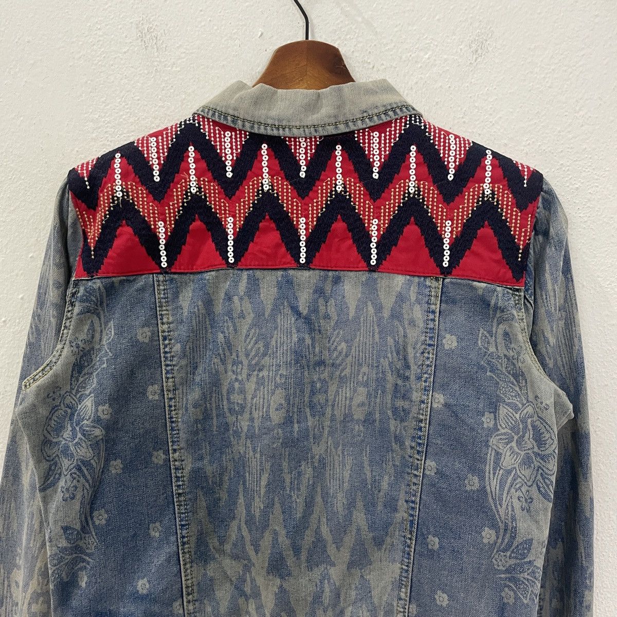 Desigual Vintage Desigual Art Motive Distressed Denim Jacket Size L / US 10 / IT 46 - 10 Thumbnail