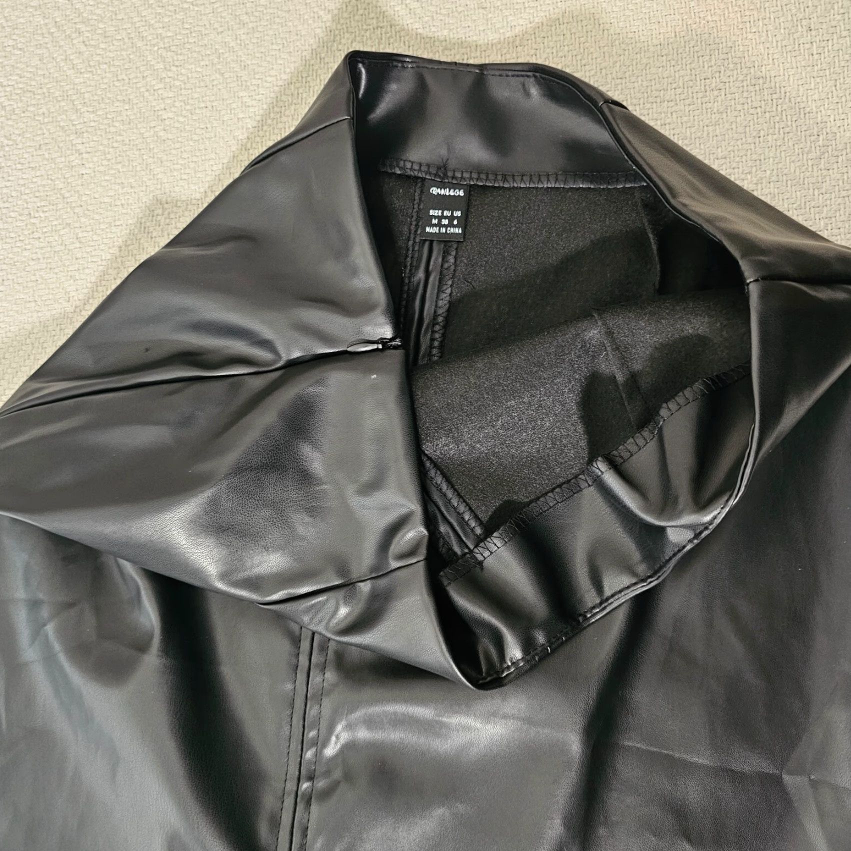 Vintage RANLEGE Skirt Women Size M Black Faux Leather Side Zipper Split Bottom Size 32" / US 10 / IT 46 - 3 Thumbnail