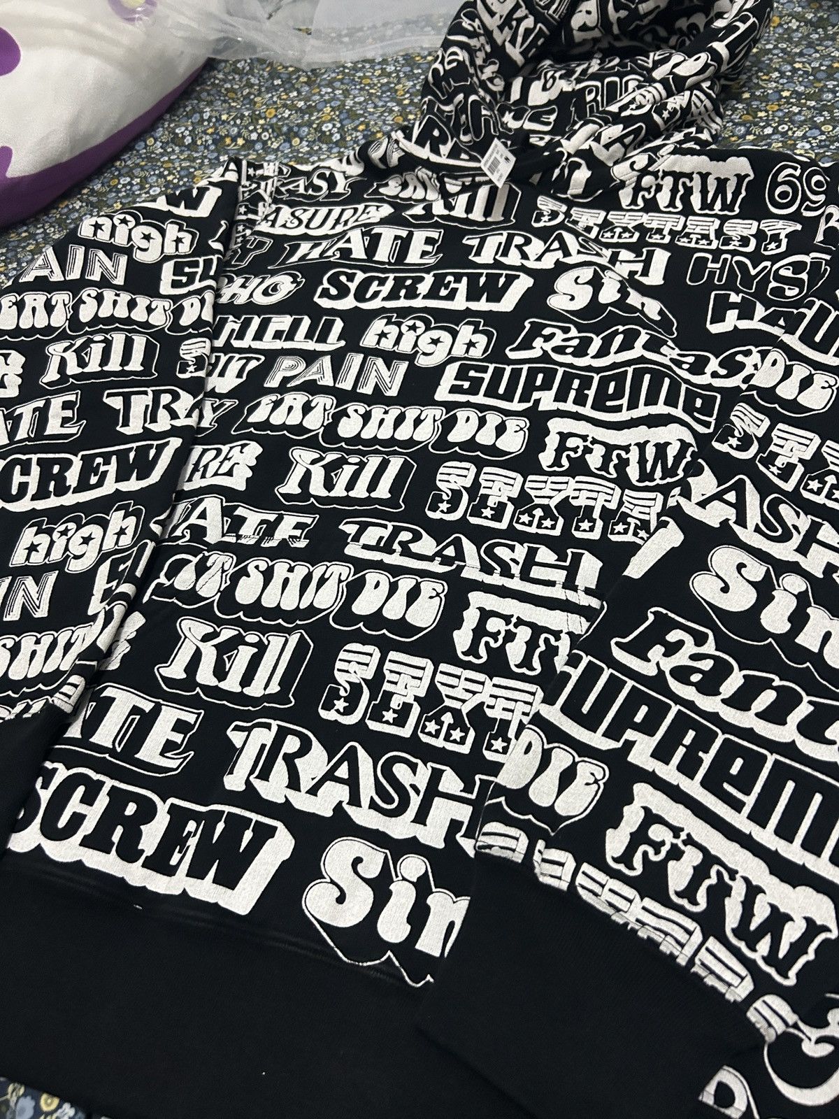 Hysteric Glamour × Supreme 2017 Supreme x hysteric glamour text hoodie sweatshirt Size US L / EU 52-54 / 3 - 4 Thumbnail