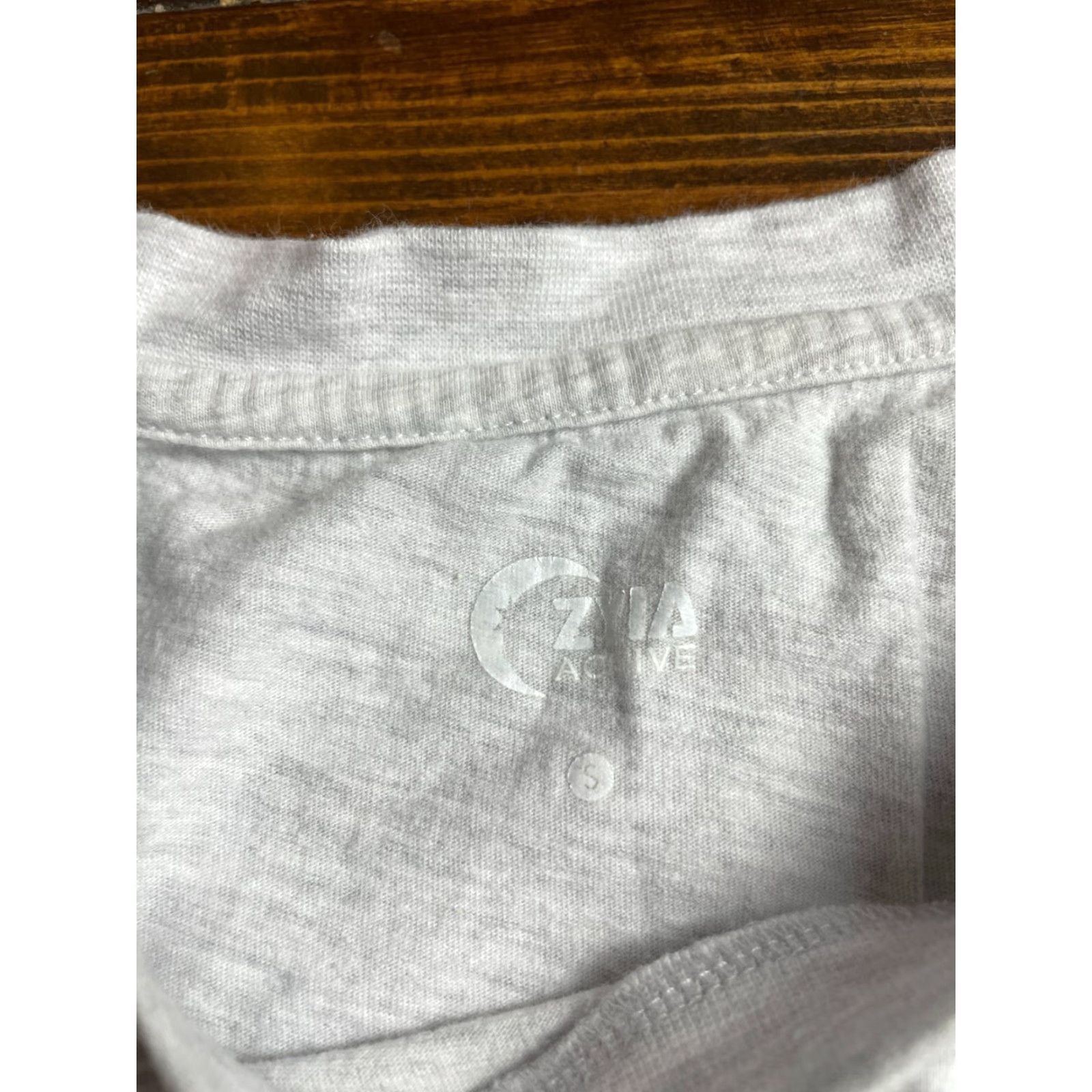 Vintage **ZYIA Active Gray Women's Size Small Mountain Print T-Shirt** User: ZYIA Active Gray Women's Size Small Mountain Print T-Shirt Size S / US 4 / IT 40 - 6 Thumbnail