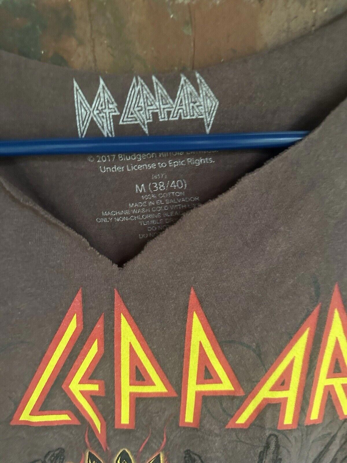 Designer def leppard shirt Size Medium Women's Upcycled Size M / US 6-8 / IT 42-44 - 3 Thumbnail