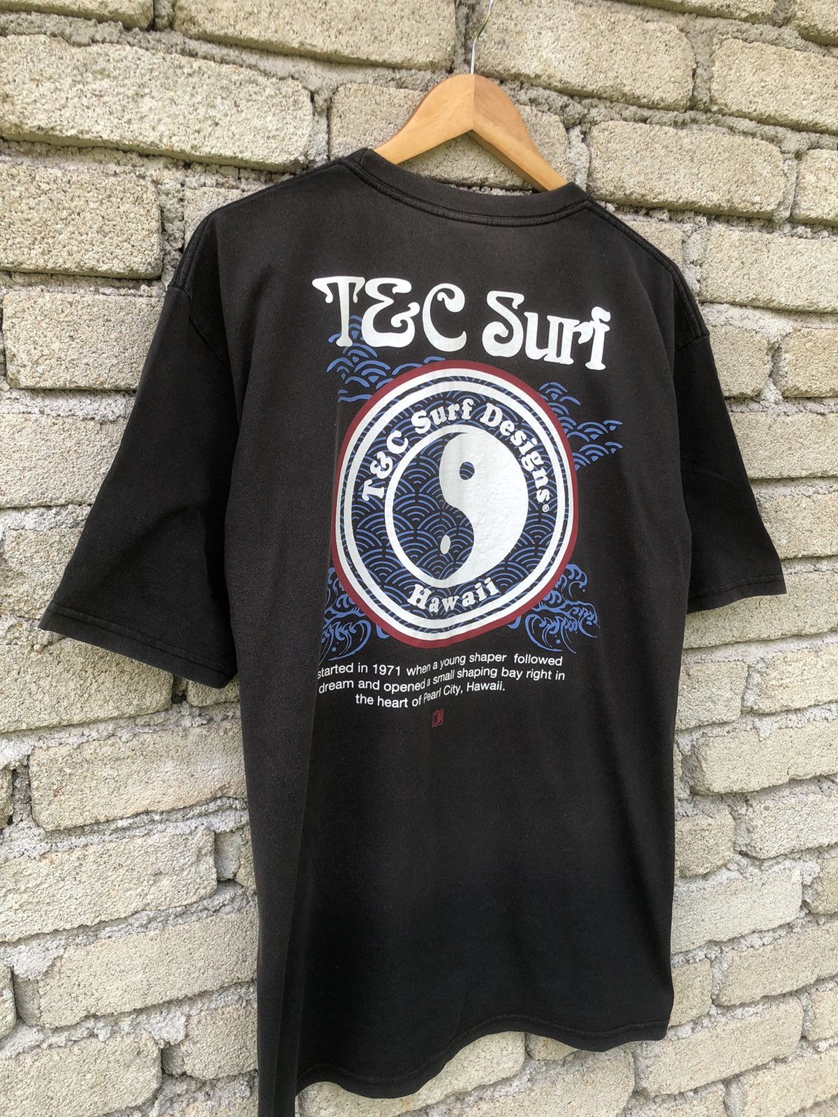 Japanese Brand Vintage Y2K Sunfaded T&C Surf Design Hawaii Backhit Tshirt Size US XXL / EU 58 / 5 - 2 Thumbnail