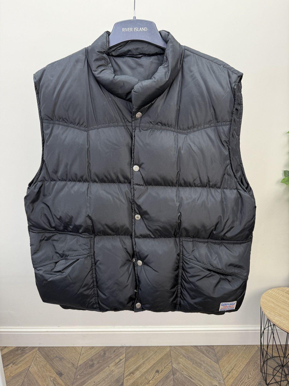 Levi's Levi’s Reversible Puffer Vest Black Logo Back Print Vintage Size US L / EU 52-54 / 3 - 1 Thumbnail