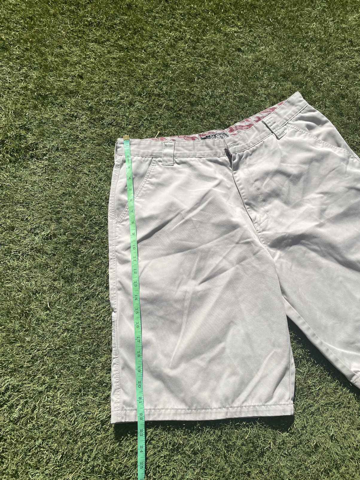 Billabong Billabong Men’s Beige Embroidered Logo Shorts Y2K no button Size US 36 / EU 52 - 3 Thumbnail