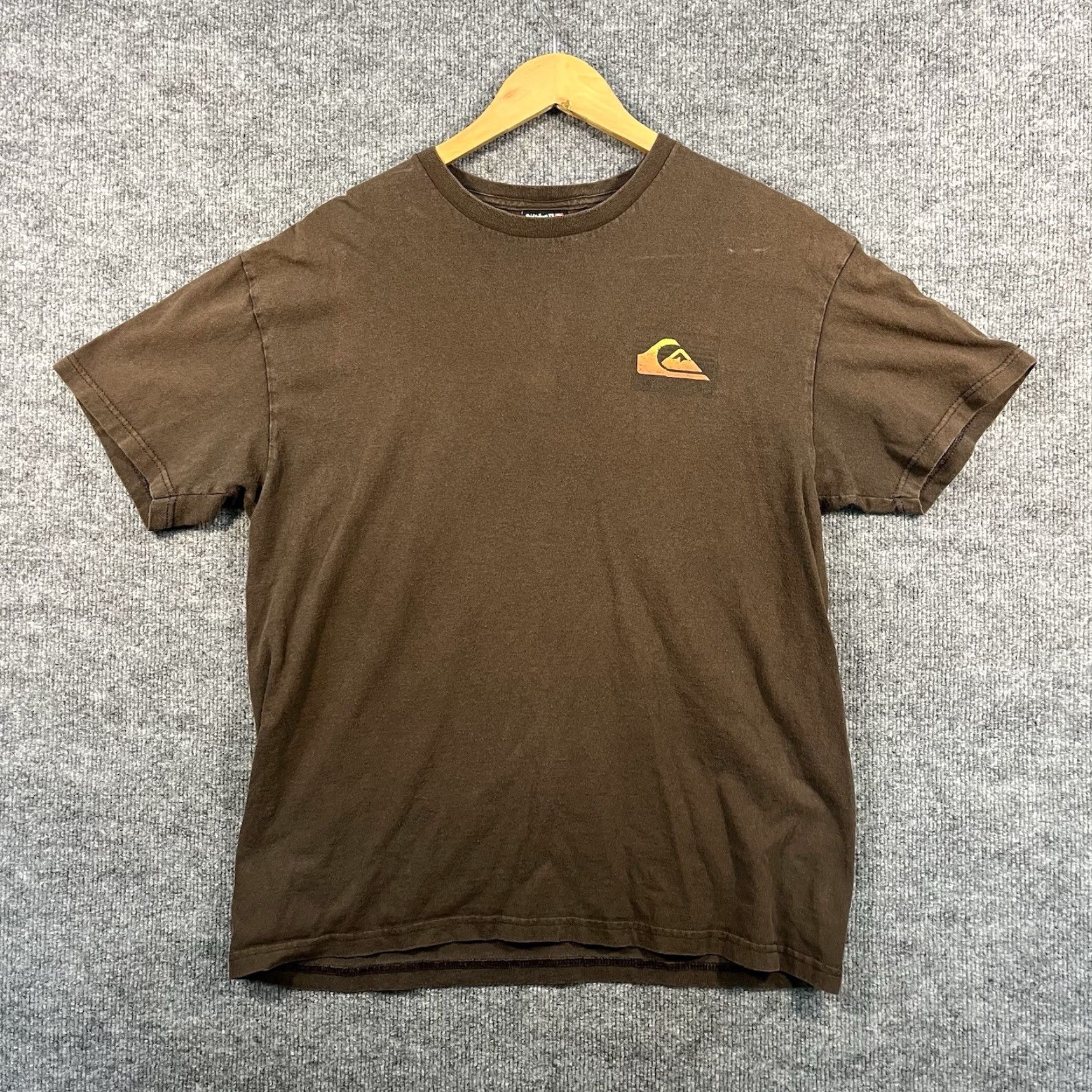 Quiksilver VINTAGE Quiksilver T-Shirt Brown 90s Surf Skate Logo Cotton Men L Short Sleeve Crew Neck Grunge Center Size US L / EU 52-54 / 3 - 3 Thumbnail