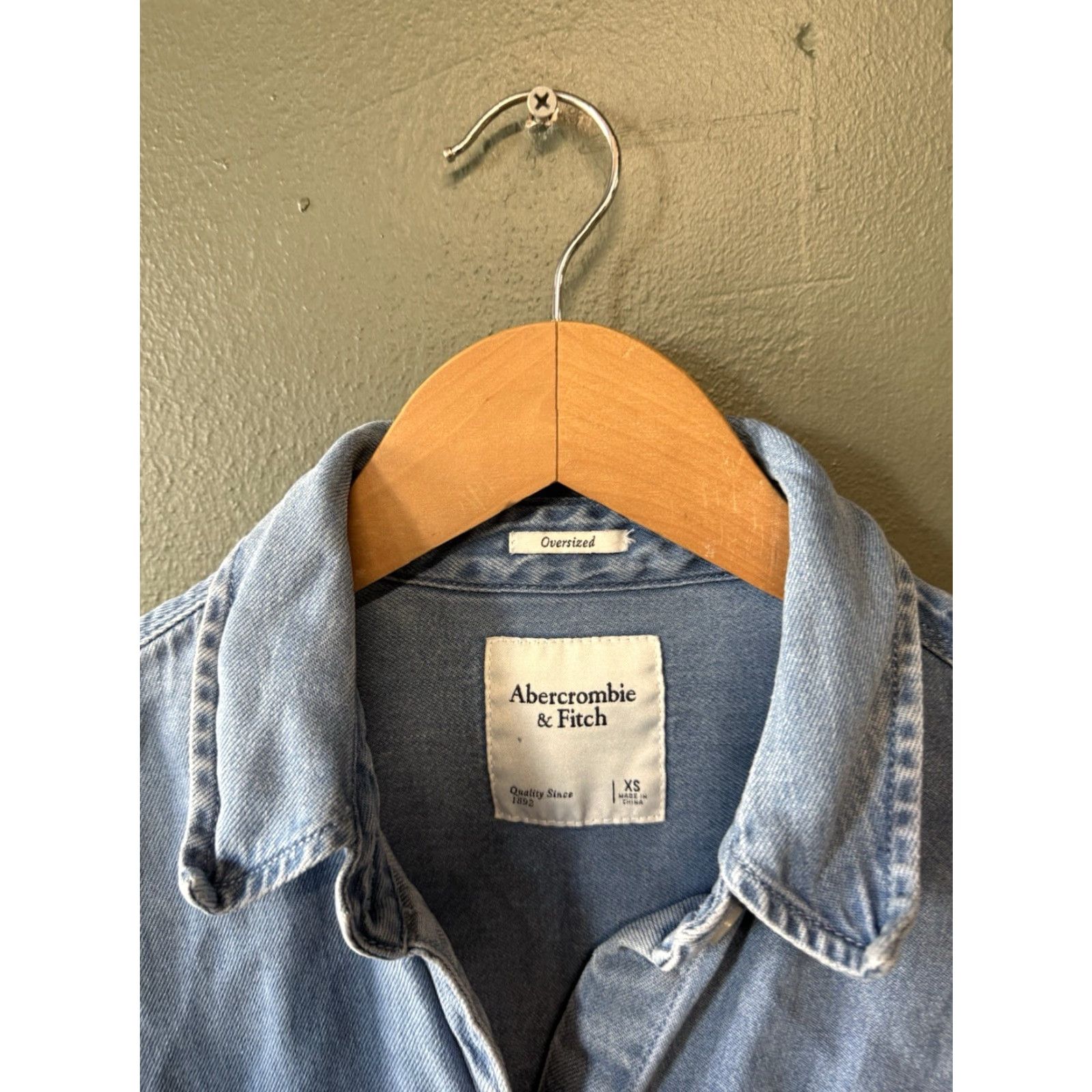 Abercrombie & Fitch Abercrombie & Fitch Womens Blue Denim Long Sleeve Oversized Button-Up Shirt XS Size XS / US 0-2 / IT 36-38 - 3 Thumbnail