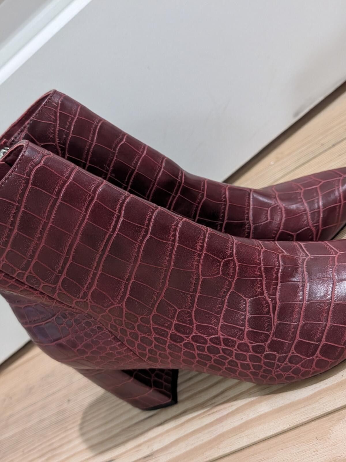 Other Marc Fisher Croc-Embossed Pointed Toe Ankle Booties Size US 7.5 / IT 37.5 - 2 Thumbnail
