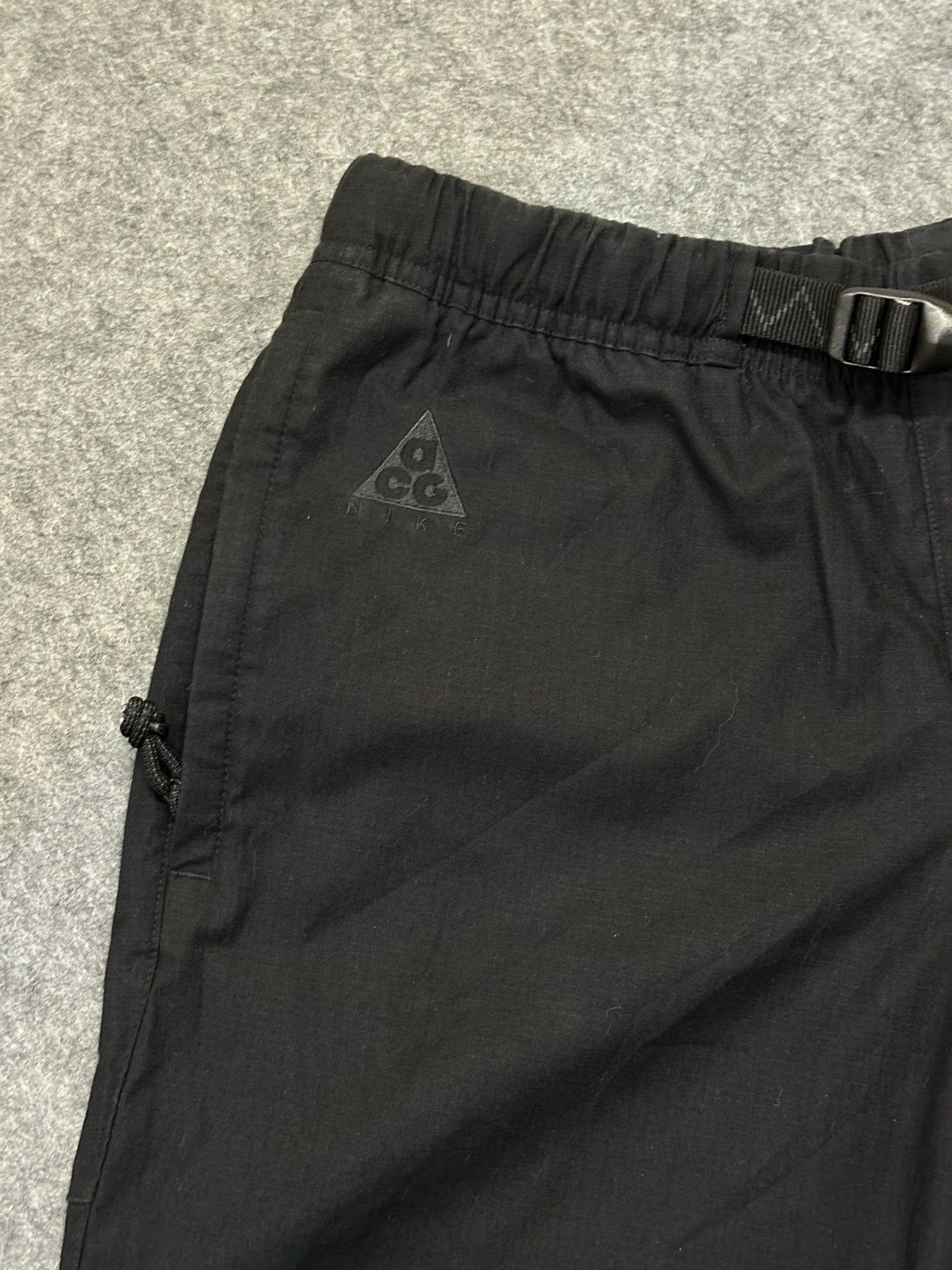 Nike ACG Nike ACG trail pants with a built-in belt and zip pockets. Size US 34 / EU 50 - 2 Thumbnail