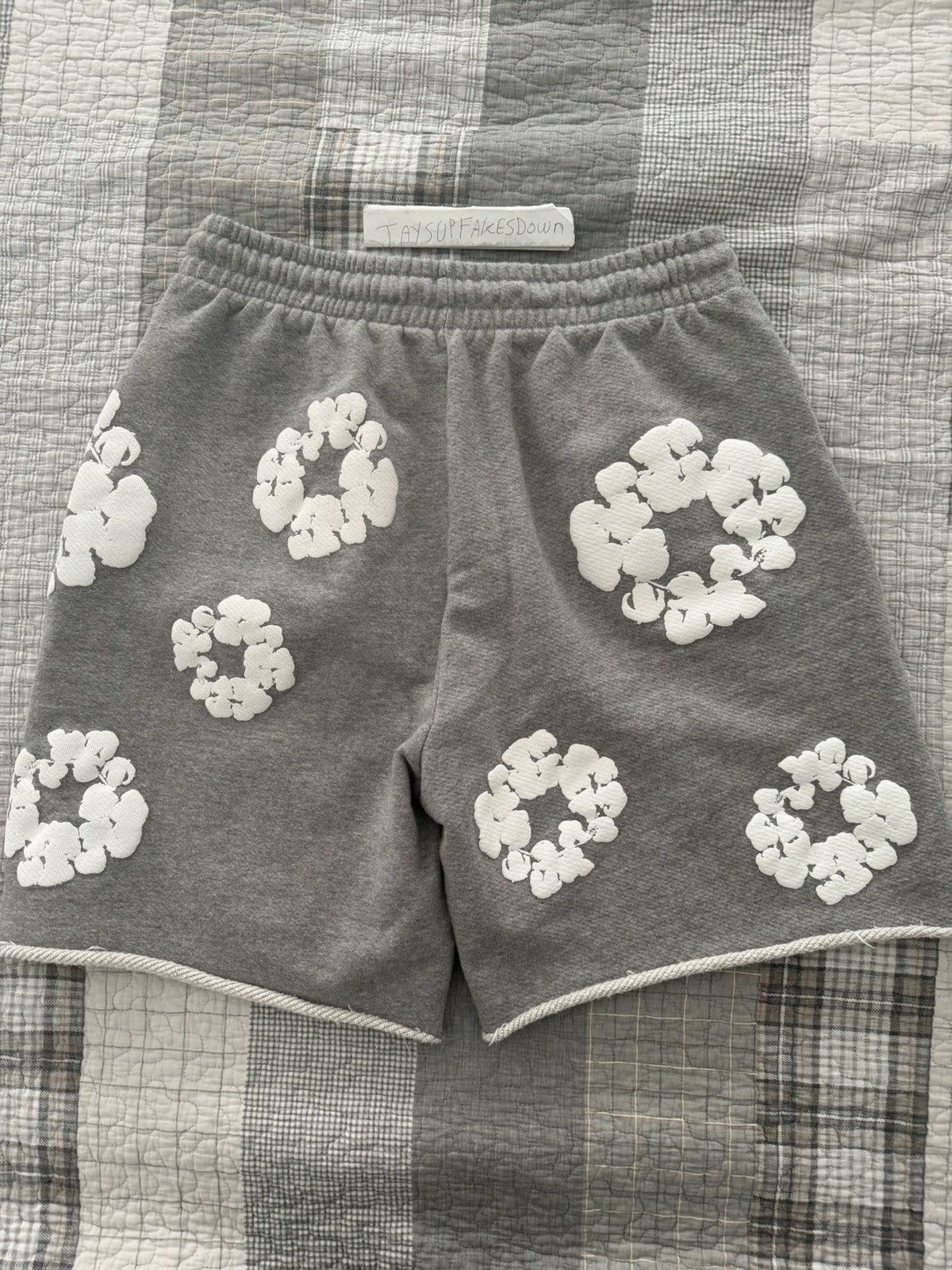 DENIM TEARS DENIM TEARS Sweatshorts Size Medium Cotton Wreath Size US 32 / EU 48 - 2 Thumbnail