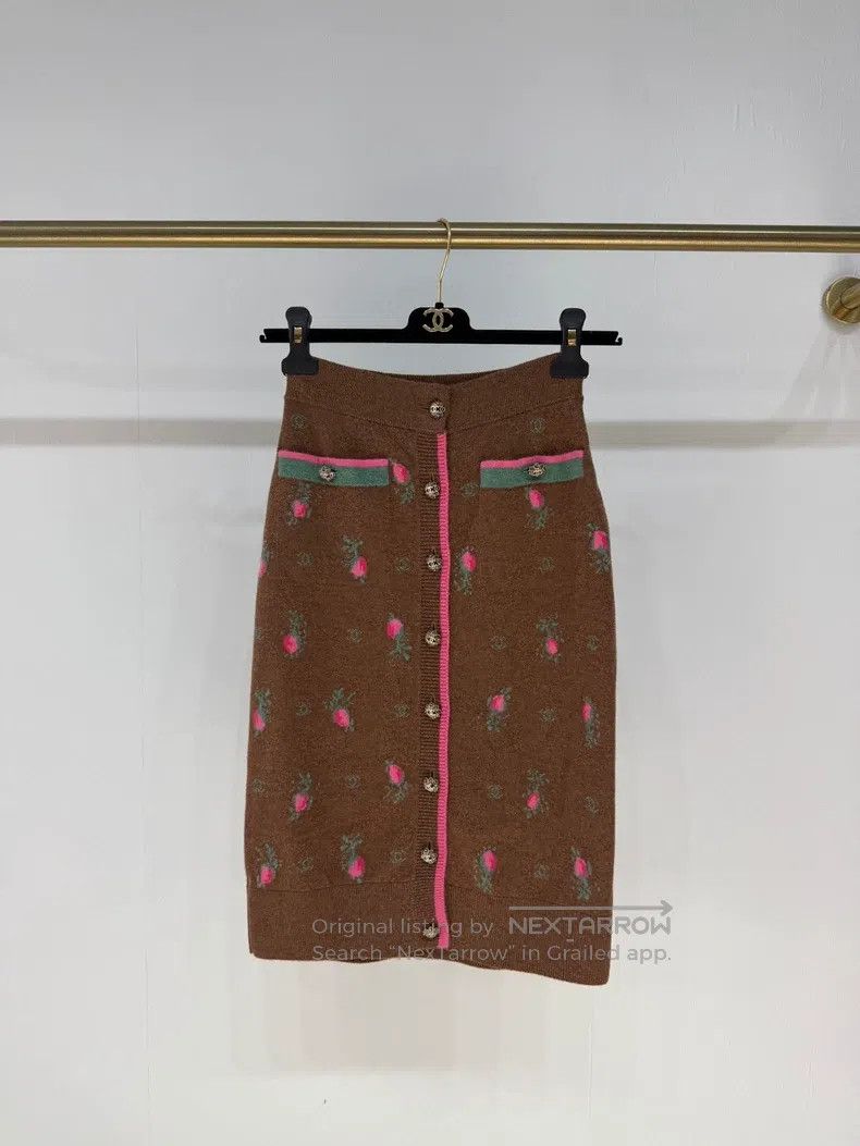 Chanel Chanel 22K small flower retro cashmere skirt Size 42" / US 20 - 1 Thumbnail