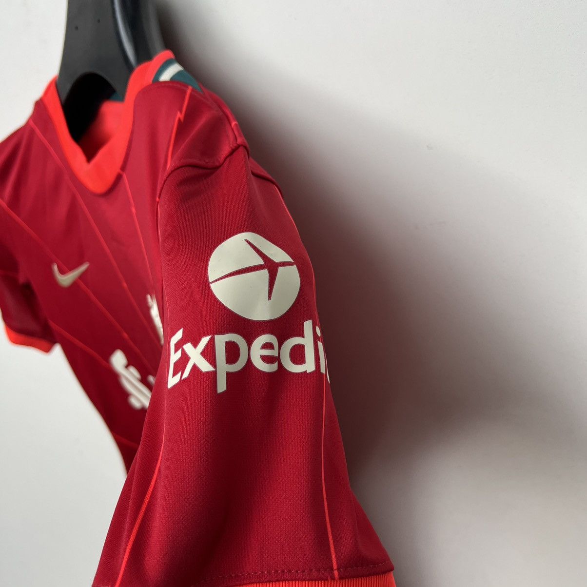 Nike Nike Women's Liverpool FC 2020 2021 Home Soccer Jersey Size XS / US 0-2 / IT 36-38 - 3 Thumbnail