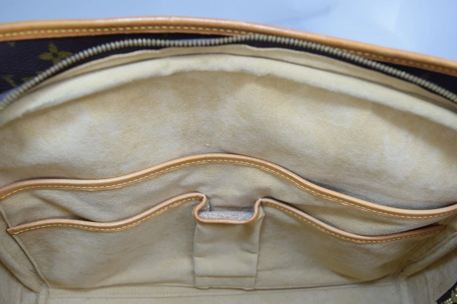 Louis Vuitton Louis Vuitton Rivoli Monogram Canvas Handbag M53380 Size ONE SIZE - 18 Thumbnail