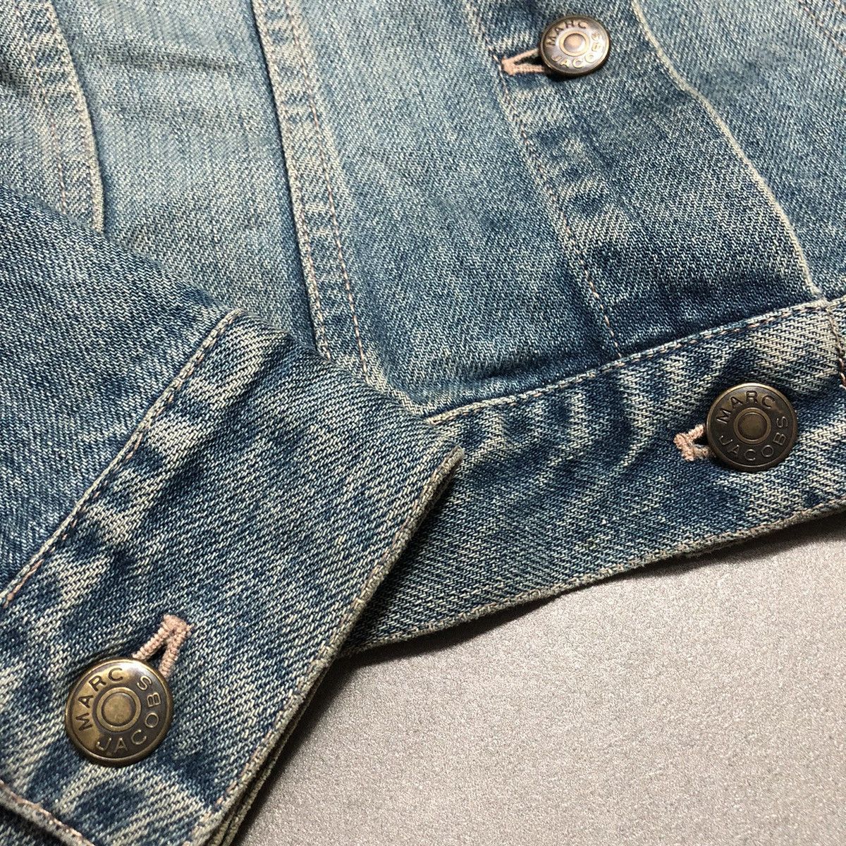 Marc Jacobs Vtg Marc Jacobs Wash Denim Trucker Jacket Size XS / US 0-2 / IT 36-38 - 4 Thumbnail