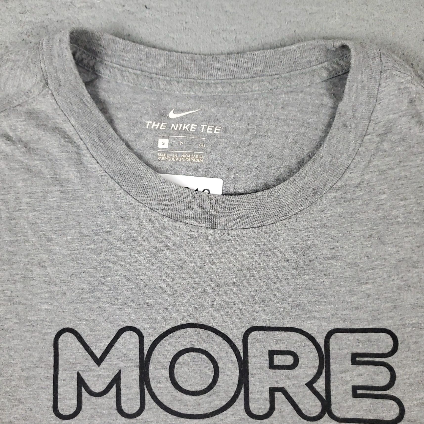 Nike Nike Shirt Mens Size Small Gray Swoosh Casual Short Sleeve Shirt Size US S / EU 44-46 / 1 - 3 Thumbnail