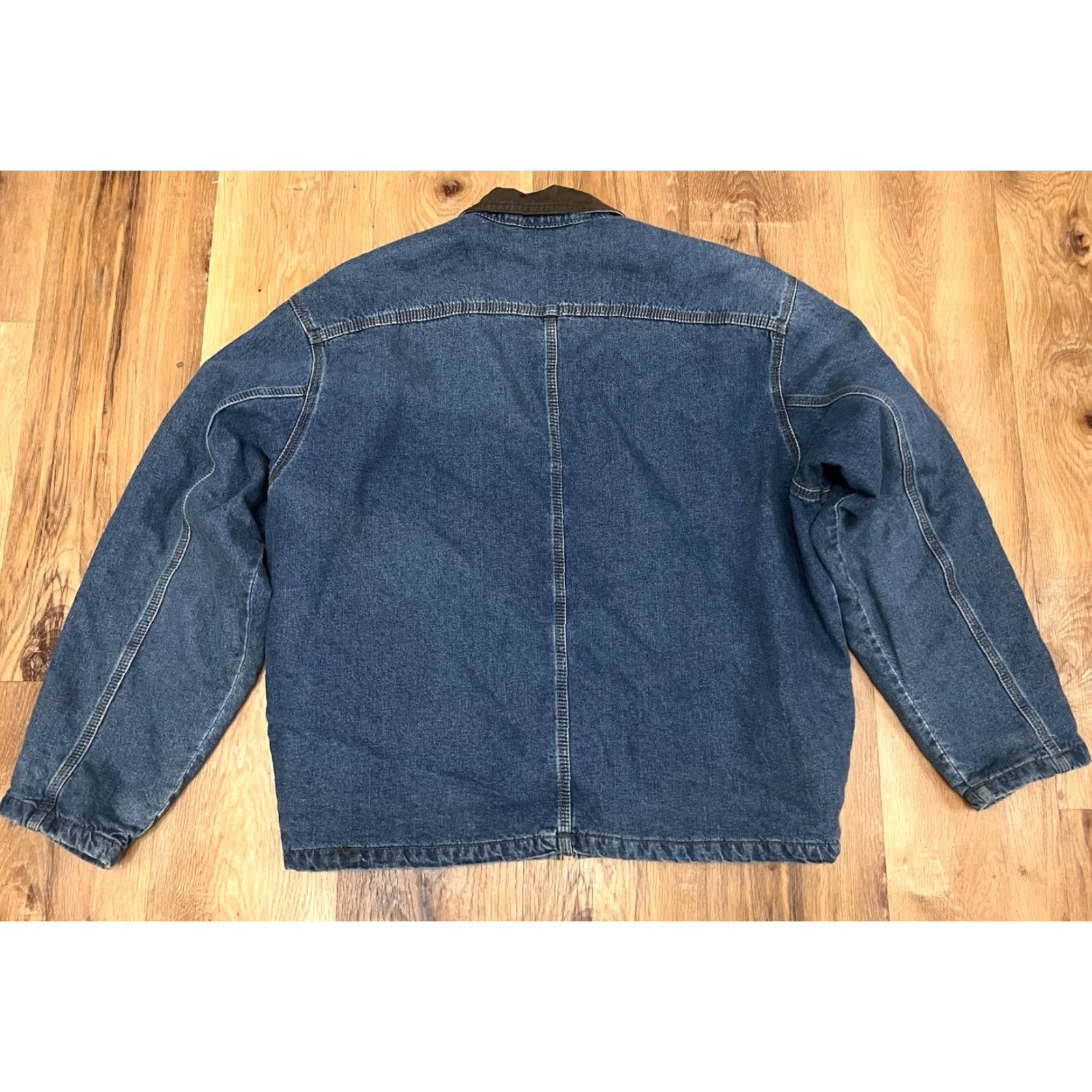 Levi's VINTAGE Levi's Denim Chore Barn Jacket Black Tab M Canada Men Jacket Blue Denim 27” 27.5” 23.5” 27" Size US M / EU 48-50 / 2 - 6 Thumbnail