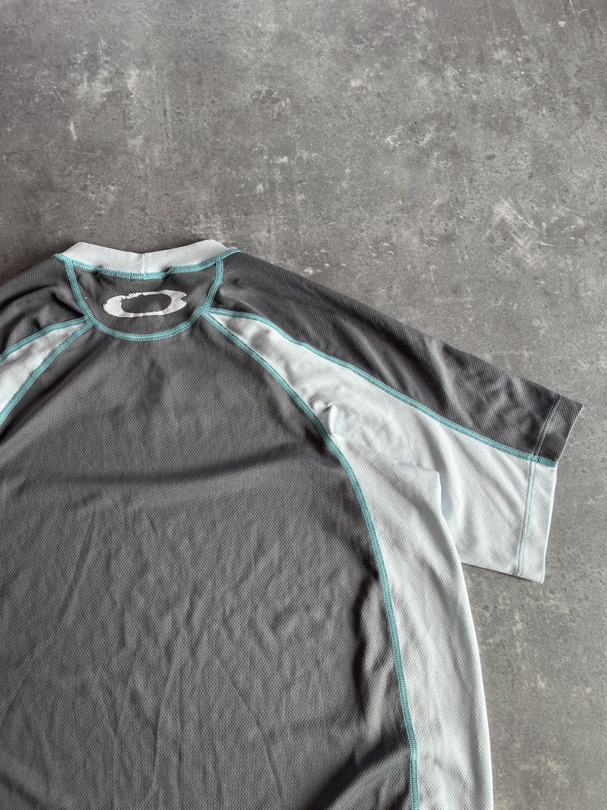 Oakley 00s Oakley Vintage Big Cracked Logo Jersey Tee L Rare Size US L / EU 52-54 / 3 - 13 Thumbnail