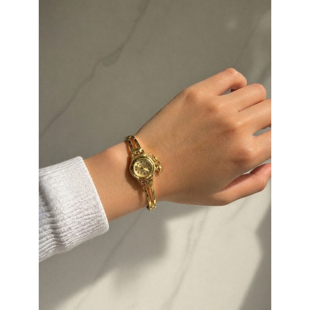 & Other Stories Elegant Gold Bracelet Watch for Women – Vintage Style Size ONE SIZE - 1 Thumbnail