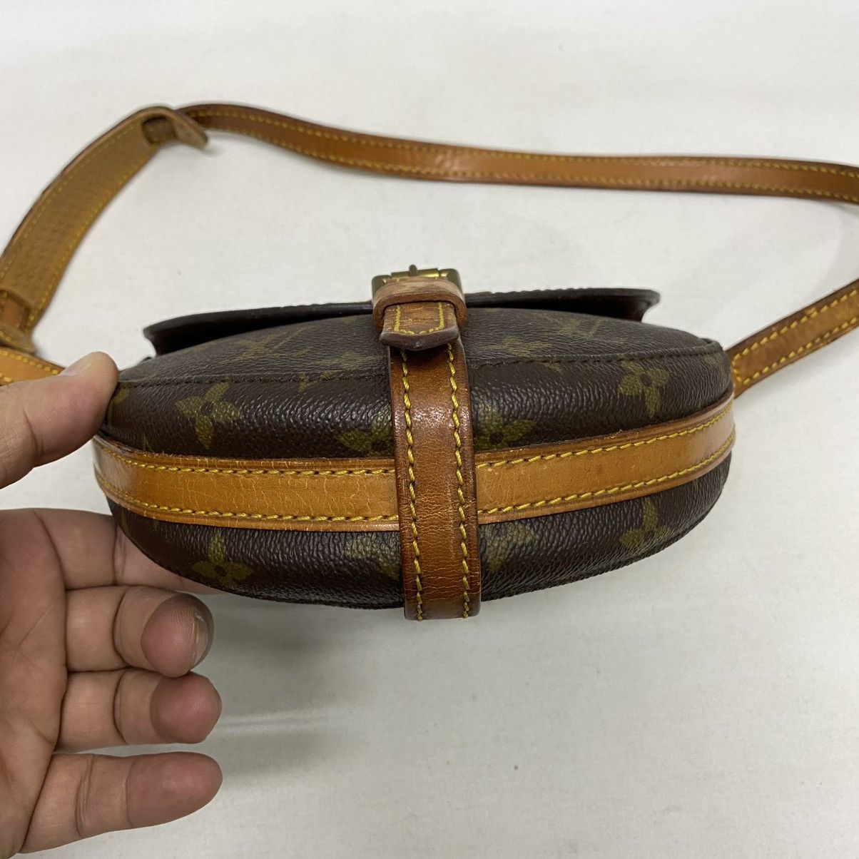 Louis Vuitton ‼️YES‼️ VINTAGE SWISS MADE ZIPPER LOUIS VUITTON CHANTILLY PM Size ONE SIZE - 6 Thumbnail