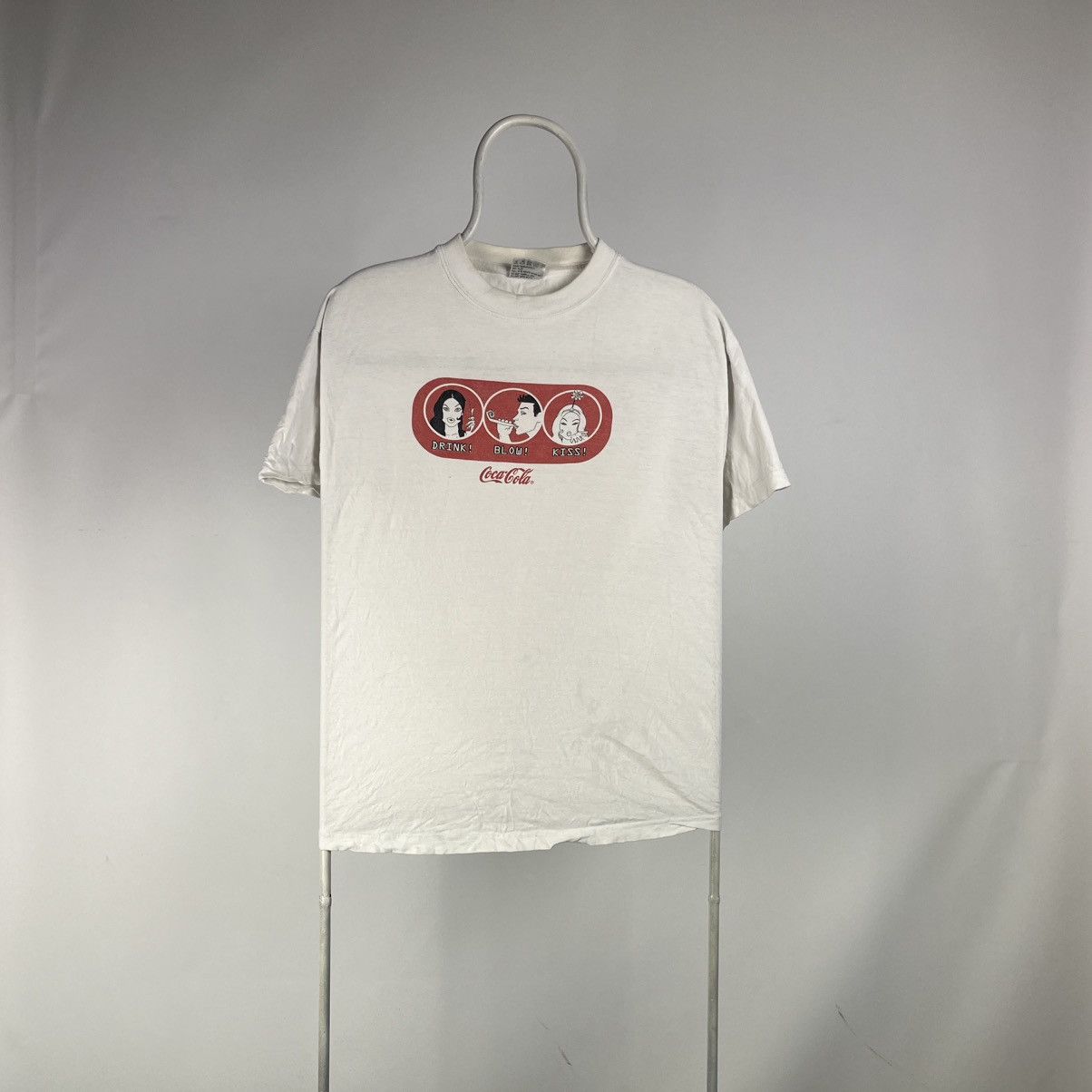 Coca Cola Vintage Coca Cola Drink Blow Kiss Tshirt 00s Size US L / EU 52-54 / 3 - 1 Thumbnail