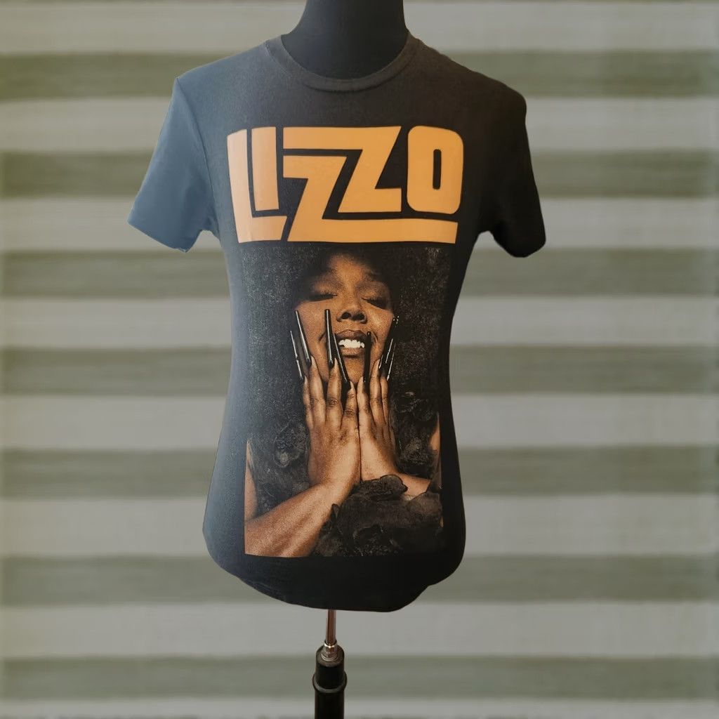 Rizzoli Lizzo Official Portrait Graphic T-Shirt Adult Small Black Unisex Pop Music Shirt Size US S / EU 44-46 / 1 - 1 Thumbnail