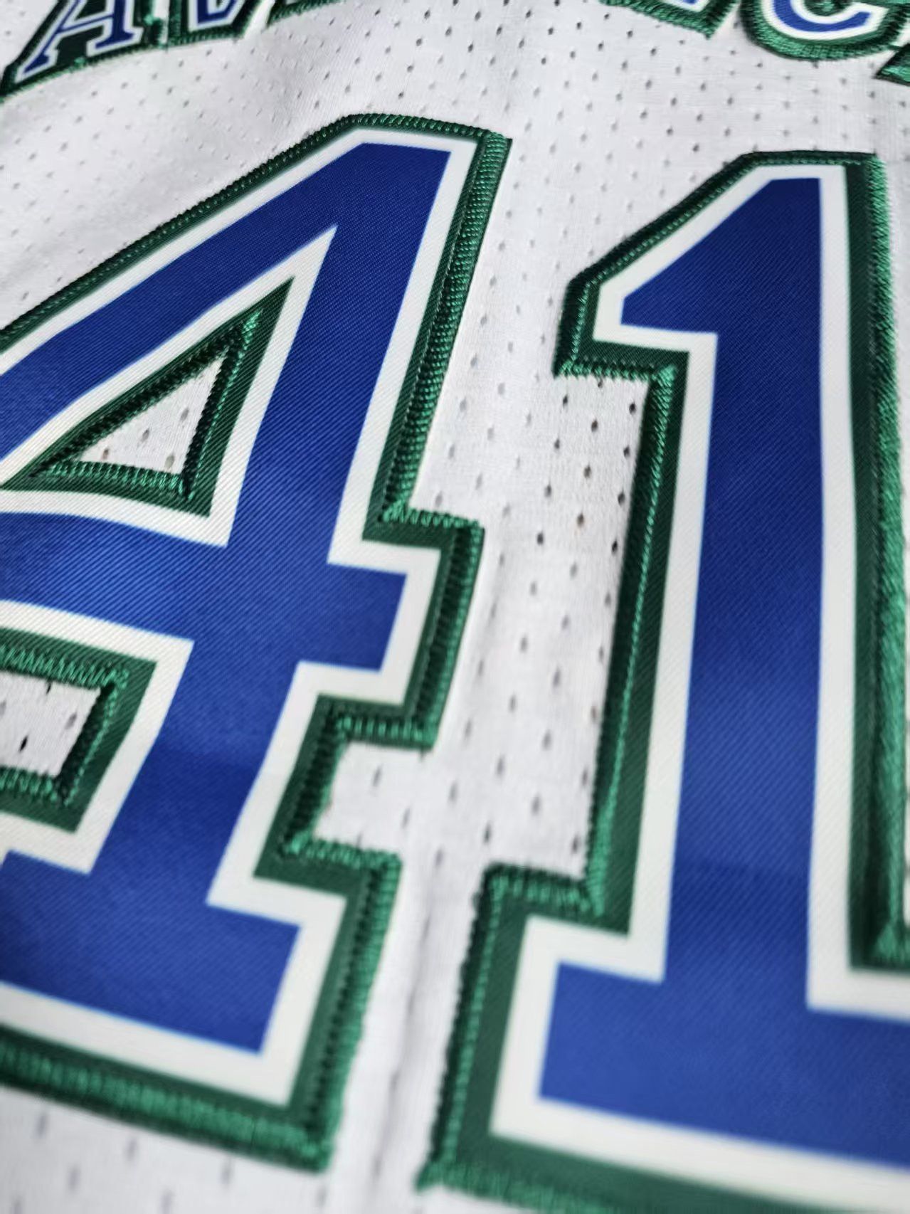 NBA #41 Dirk Nowitzki Jersey Dallas Mavericks 1998 1999 White Size US L / EU 52-54 / 3 - 4 Thumbnail