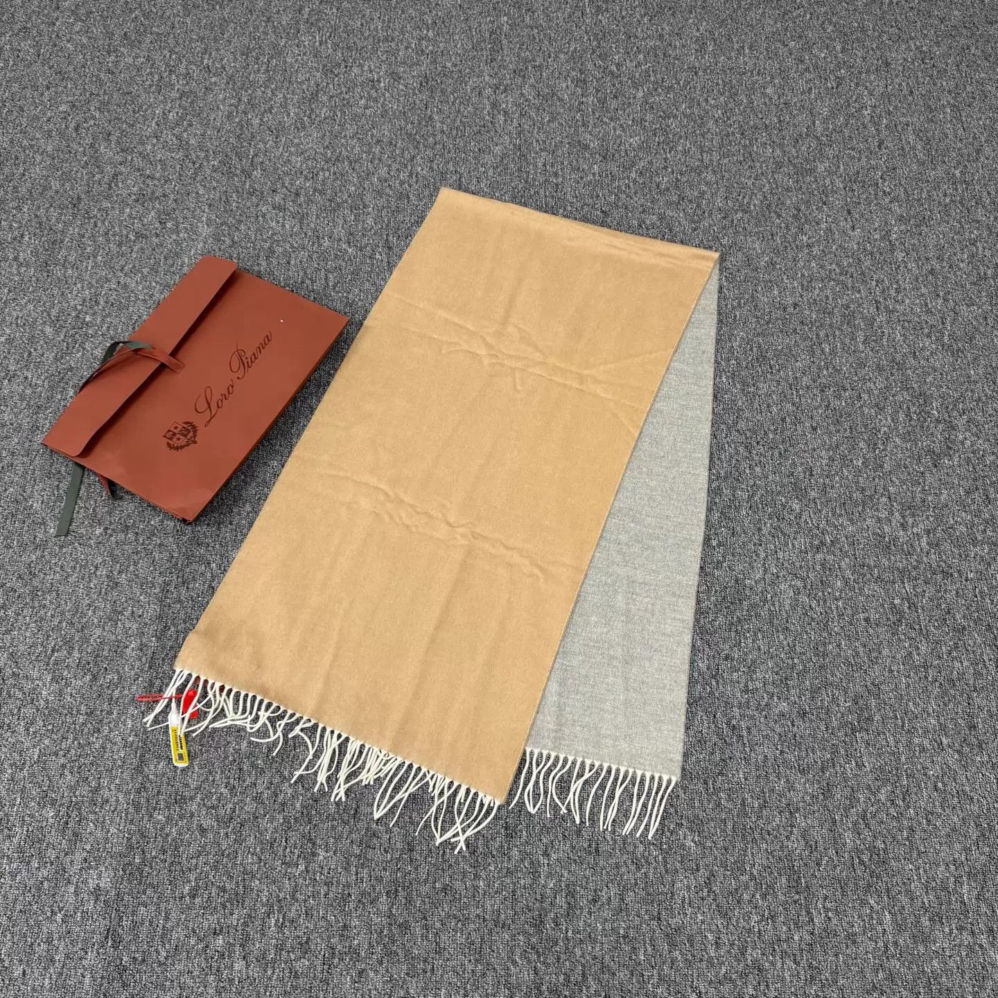 Loro Piana Loro Piana Double Cashmere Tassel Scarf Two-Tone Size ONE SIZE - 1 Thumbnail