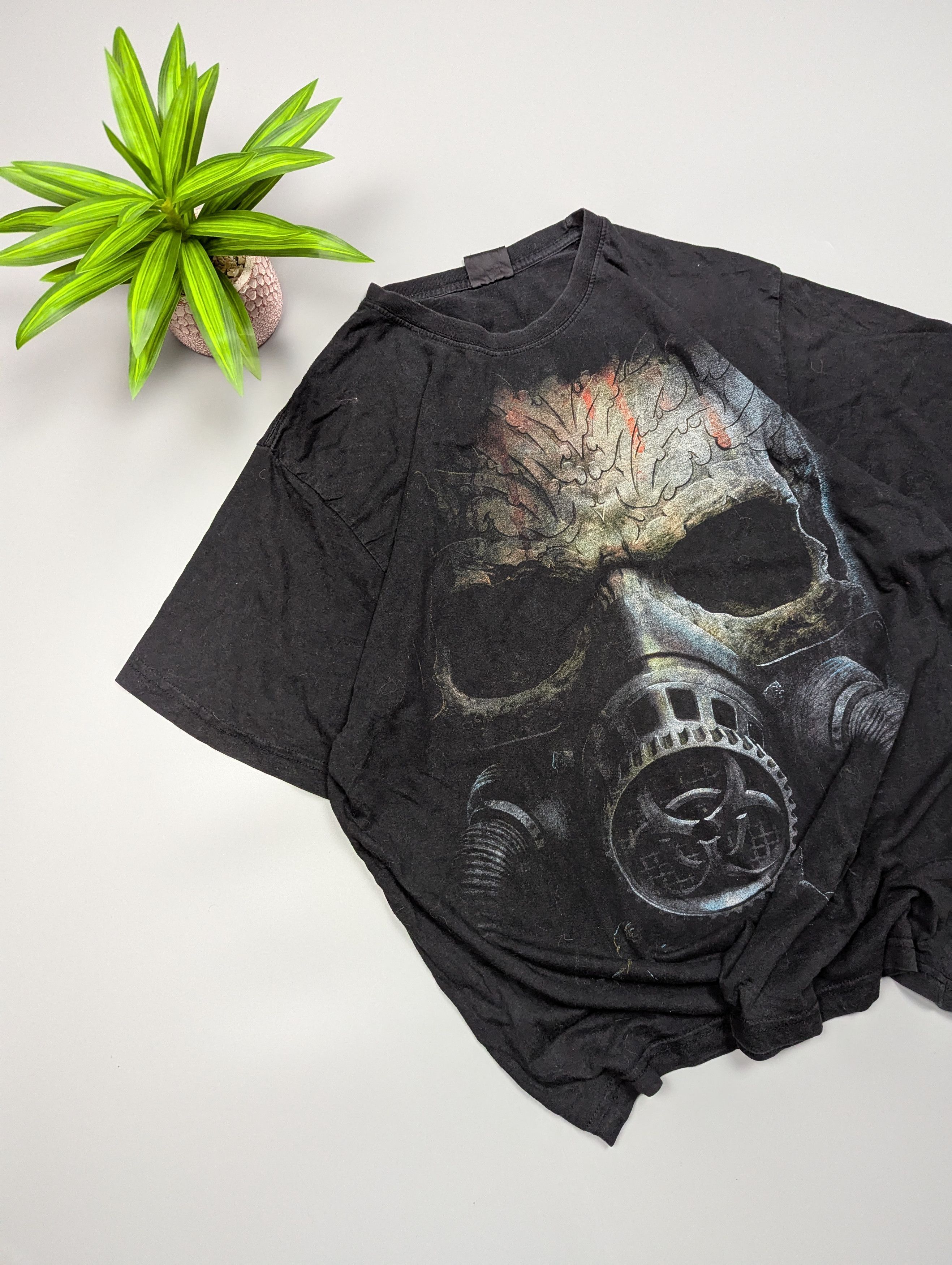 Band Tees Y2K Spiral Skull Gas Mask T-Shirt Grunge Retro Vintage Tee Size US XXL / EU 58 / 5 - 2 Thumbnail