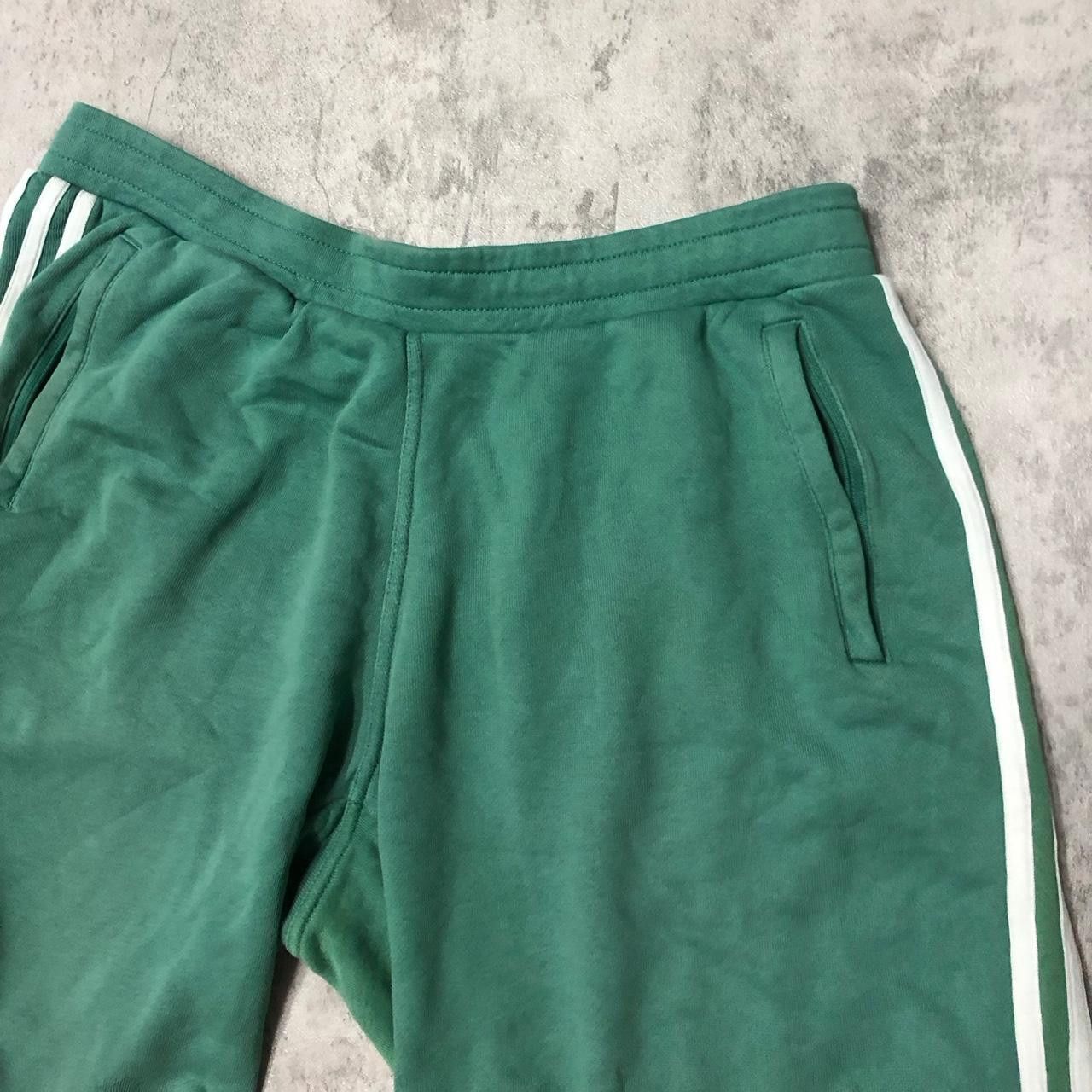 Adidas Adidas green and white shorts adidas Size US 34 / EU 50 - 2 Thumbnail