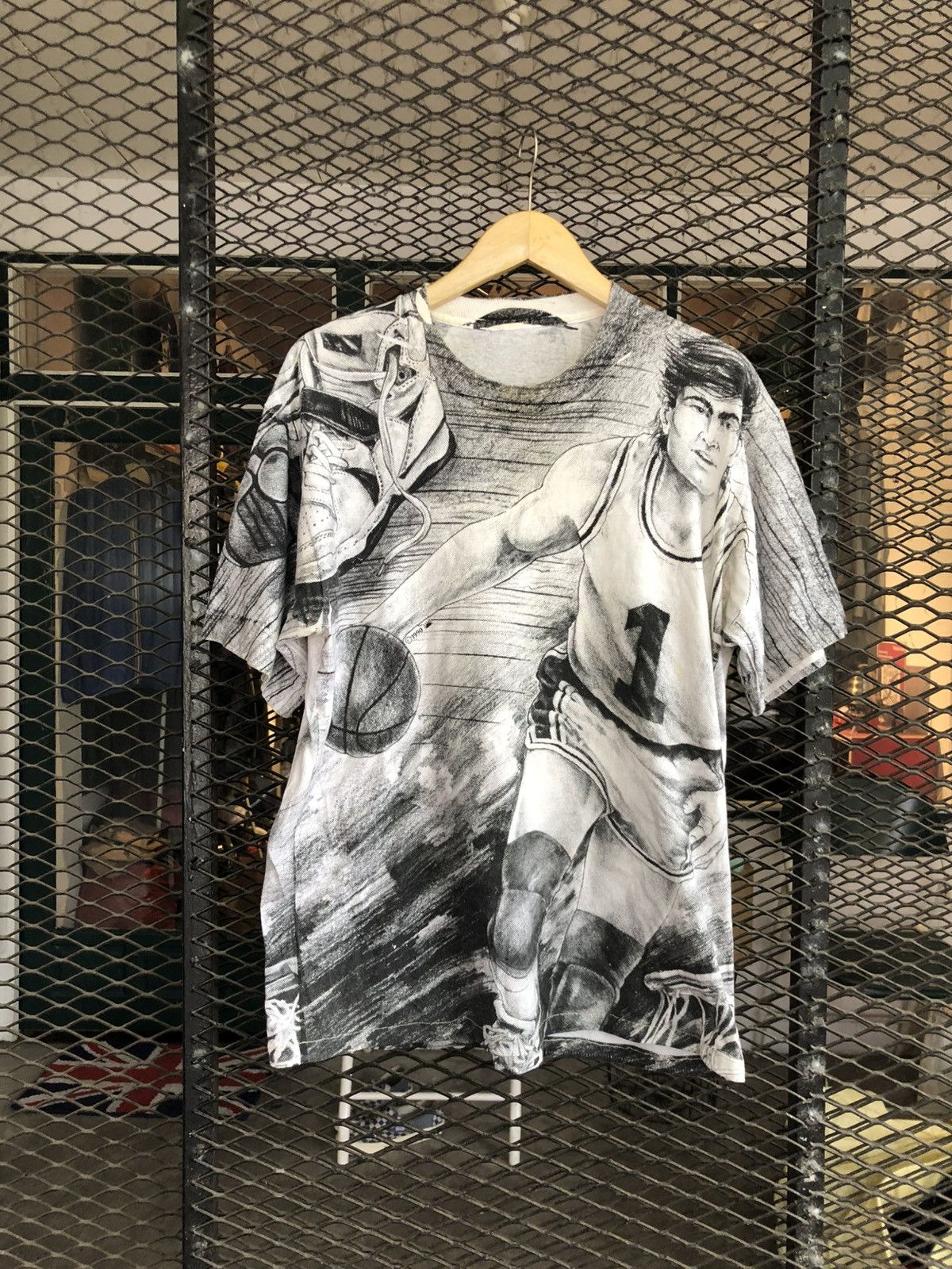 Vintage VINTAGE 90s AOP BASKETBALL SHIRT Size US L / EU 52-54 / 3 - 1 Thumbnail