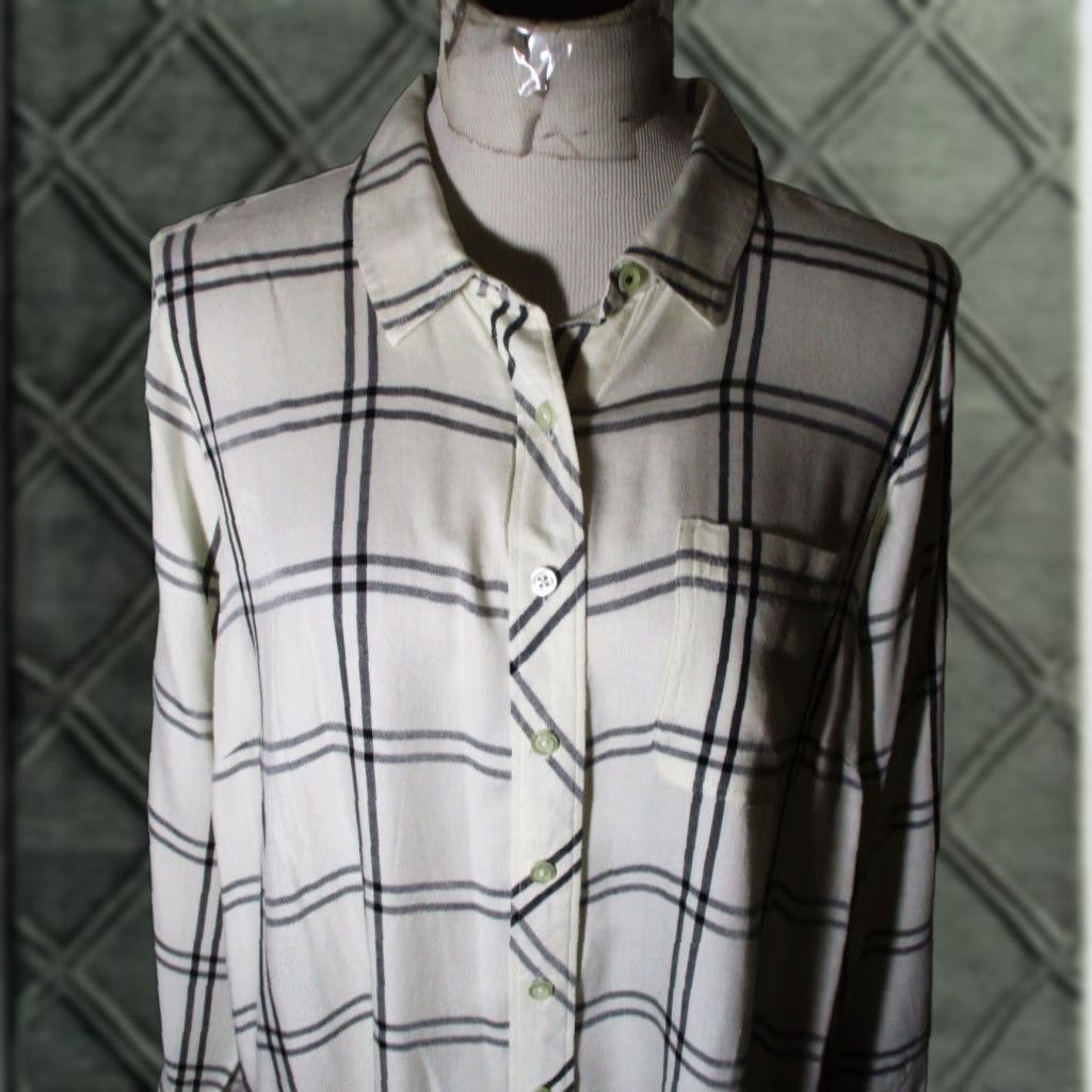 Talbots TALBOTS Blouse Shirt 2X Petite Womens Beige Long Sleeve 100% Rayon Button Front Size XXL / US 16-18 / IT 52-54 - 1 Thumbnail