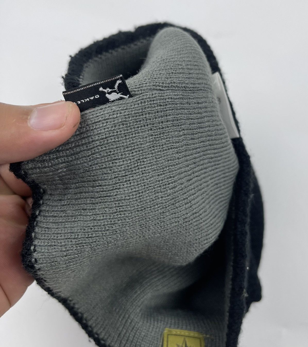 oakley beanie hat snow cap tc21