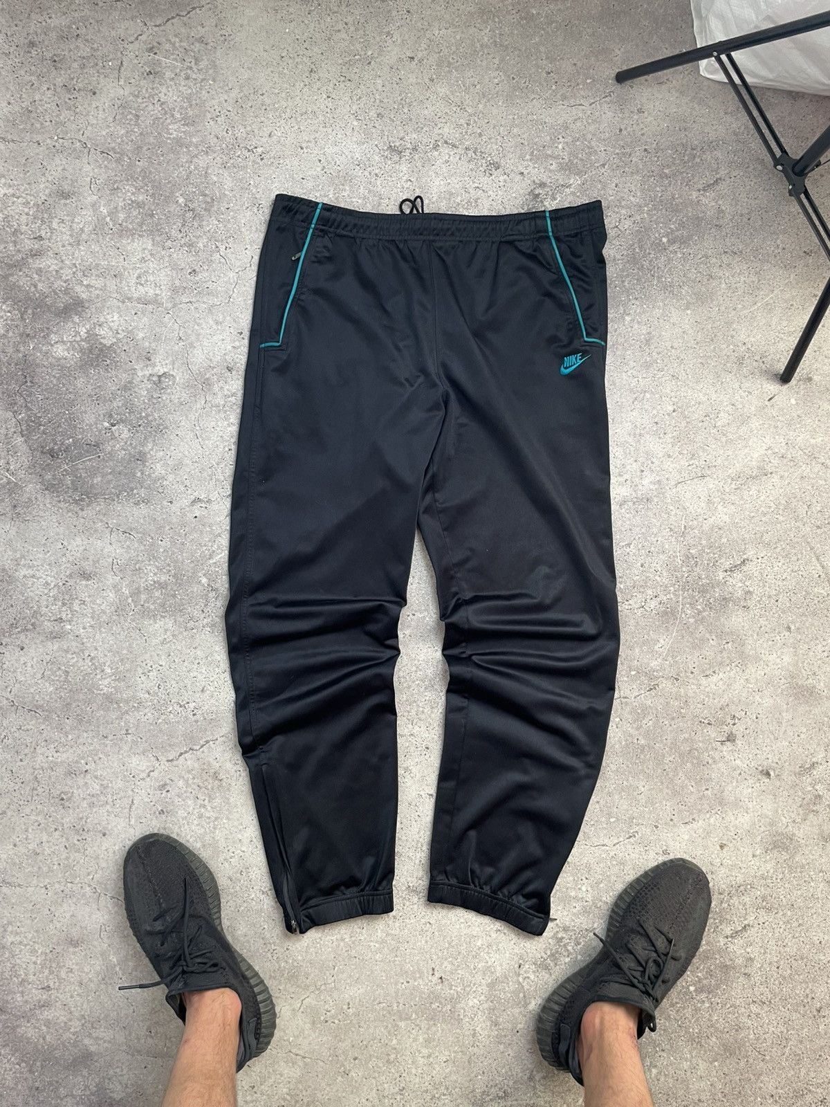 Nike Vintage Nike Tracksuit Suit Jacket And Pants 90s Big Swoosh Size US L / EU 52-54 / 3 - 7 Thumbnail