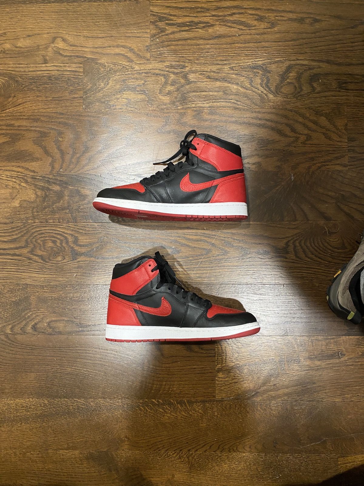 Jordan Brand × Nike Jordan 1 Banned Size US 9 / EU 42 - 2 Thumbnail