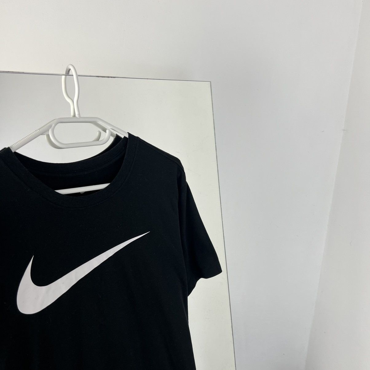 Nike Vintage Nike Big Swoosh Oversized T-Shirt Streetwear Style Size US L / EU 52-54 / 3 - 2 Thumbnail