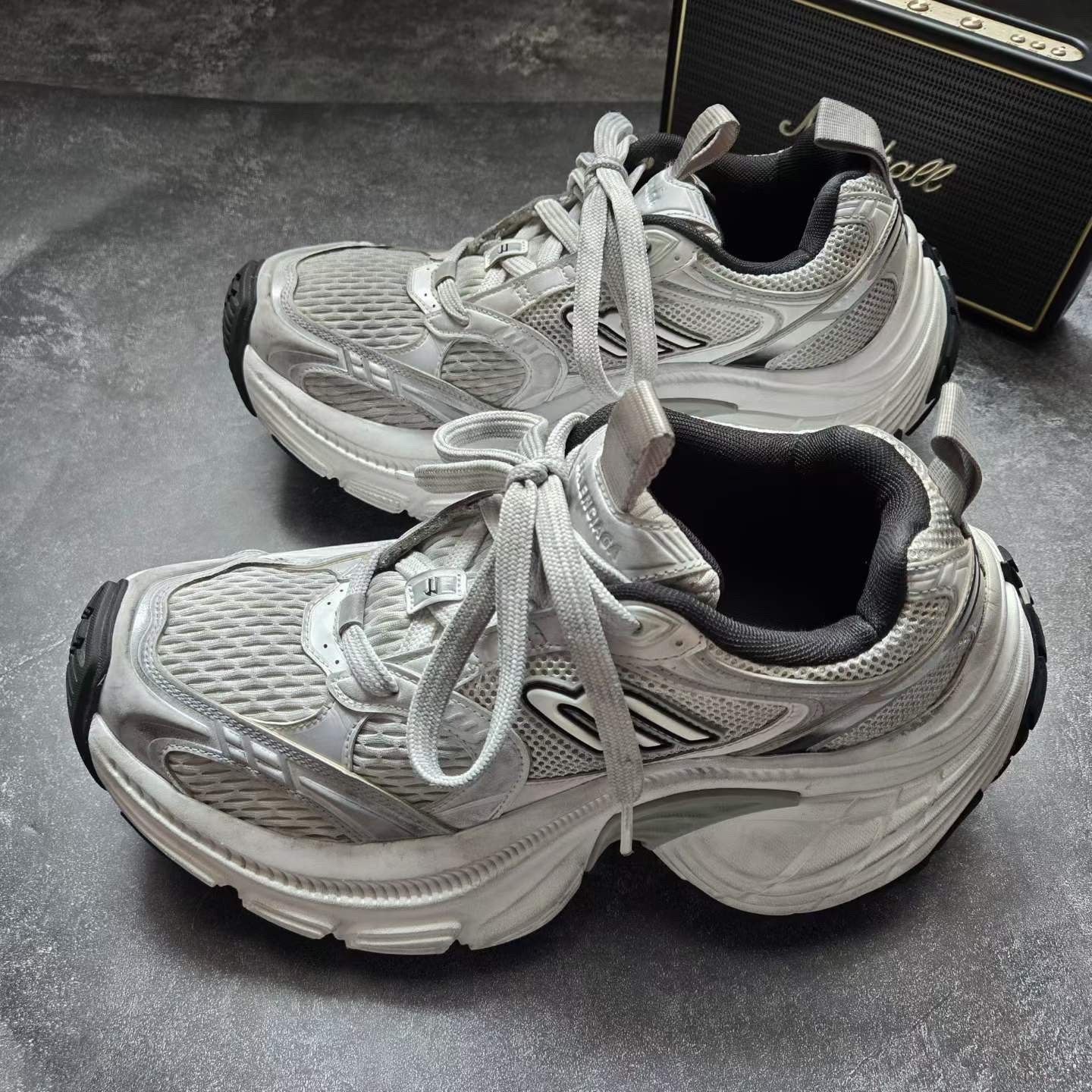 Balenciaga Balenciaga White Lowtop Sneakers 7.5 Men Size US 7.5 / EU 40-41 - 1 Thumbnail