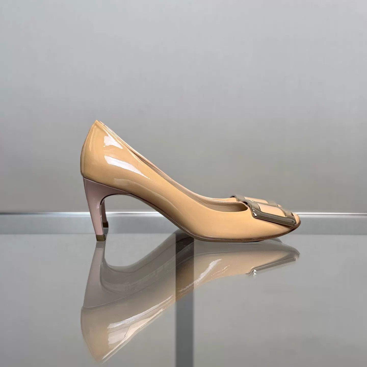 Roger Vivier RV nude patent leather square buckle pumps Size US 5 / IT 35 - 5 Thumbnail