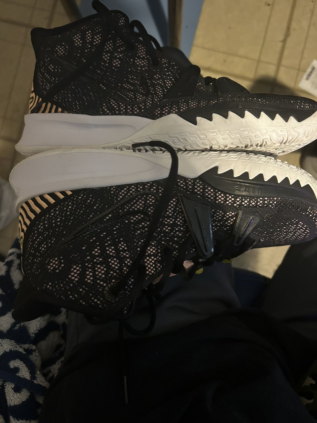Nike Nike - Boy - GS Kyrie 7 Size US 6 / EU 39 - 2 Thumbnail