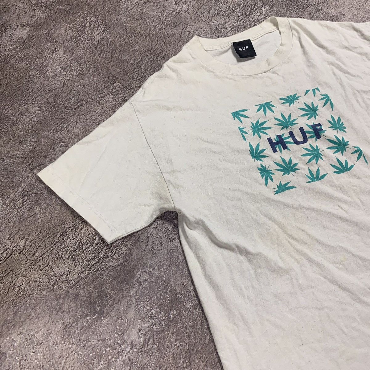 Vintage Vintage Y2K HUF Graphic Tee Weed Leaf Streetwear Skate L Size US L / EU 52-54 / 3 - 3 Thumbnail