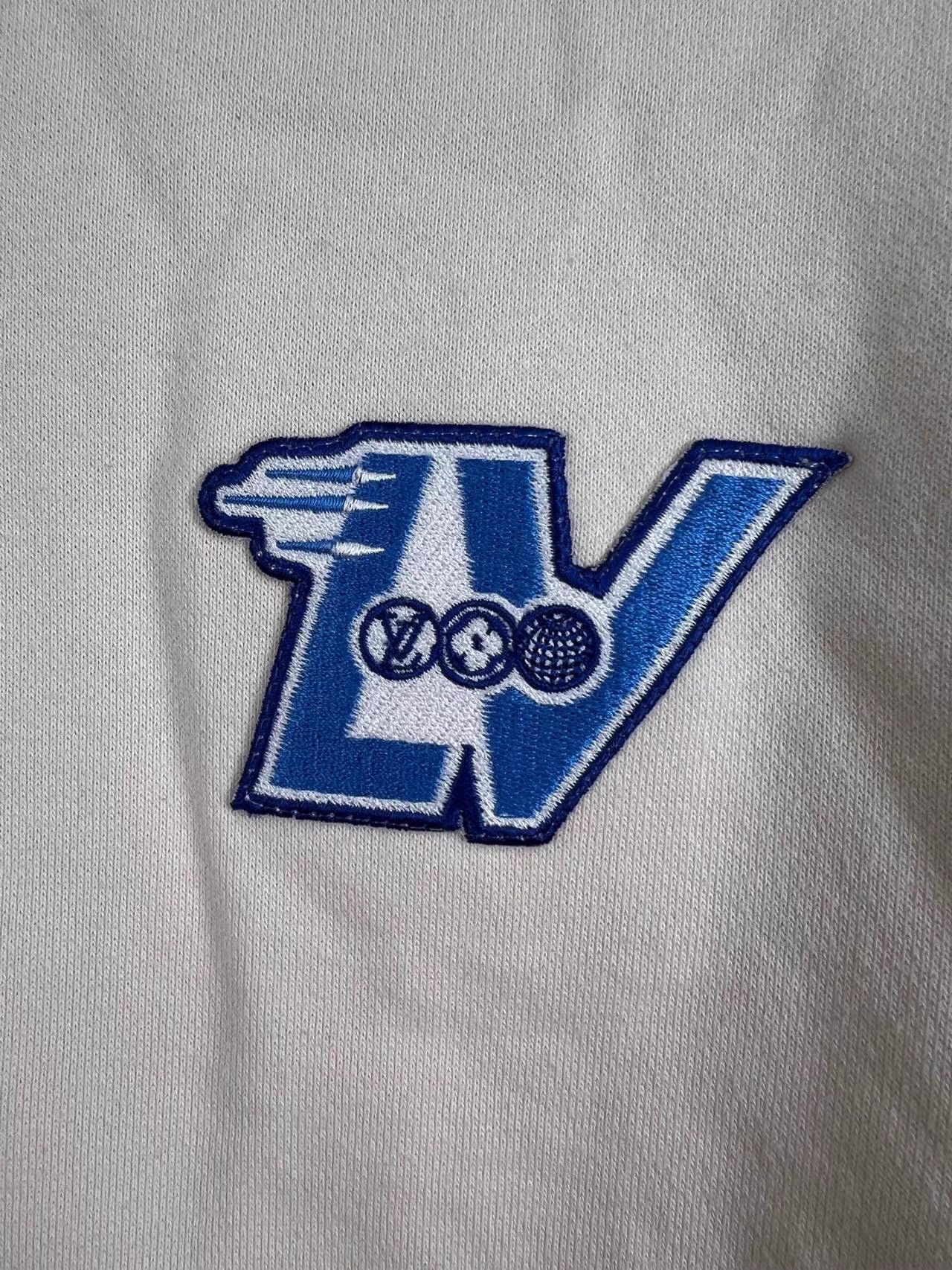 Louis Vuitton LV Embroidered Logo Hoodie K1 Size US M / EU 48-50 / 2 - 3 Thumbnail