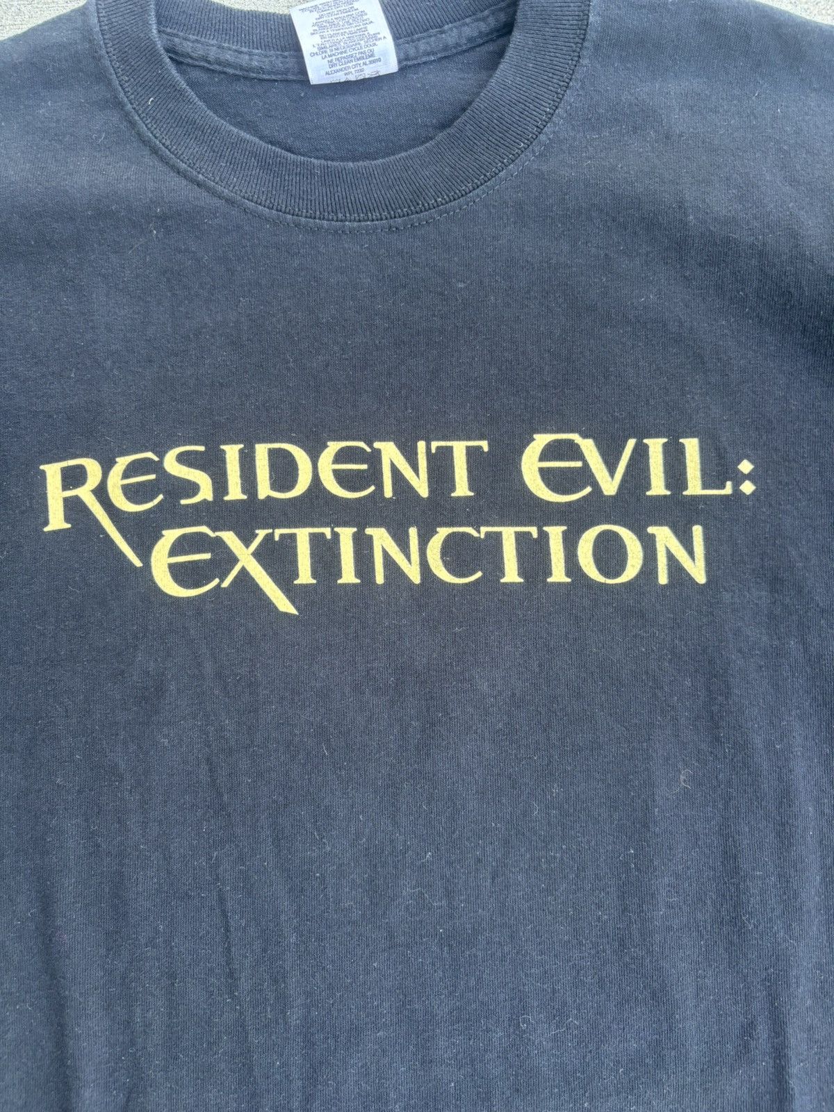 Vintage Vintage Y2K 2000s Resident Evil Extinction T Shirt Size US L / EU 52-54 / 3 - 2 Thumbnail