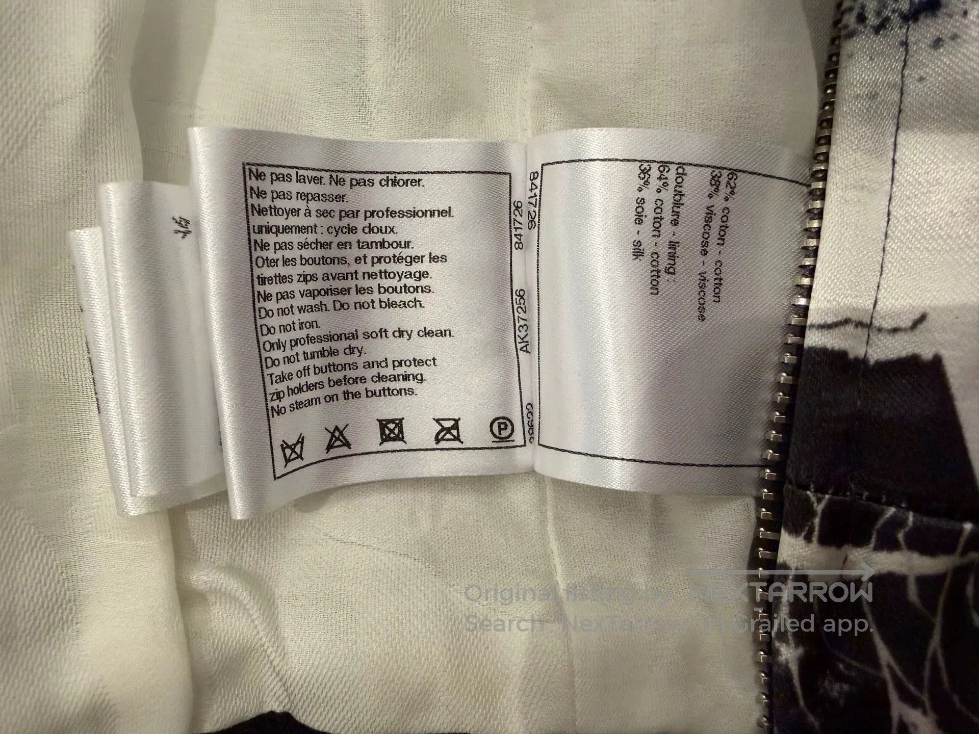 Chanel CHANEL Camellia Satin Graffiti Jacket. Size US XS / EU 42 / 0 - 5 Thumbnail