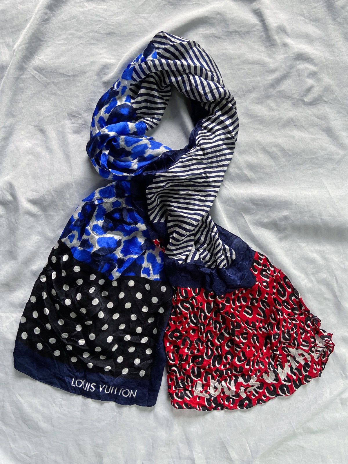 Louis Vuitton LOUIS VUITTON PATTERN SILK SCARF Size ONE SIZE - 7 Thumbnail
