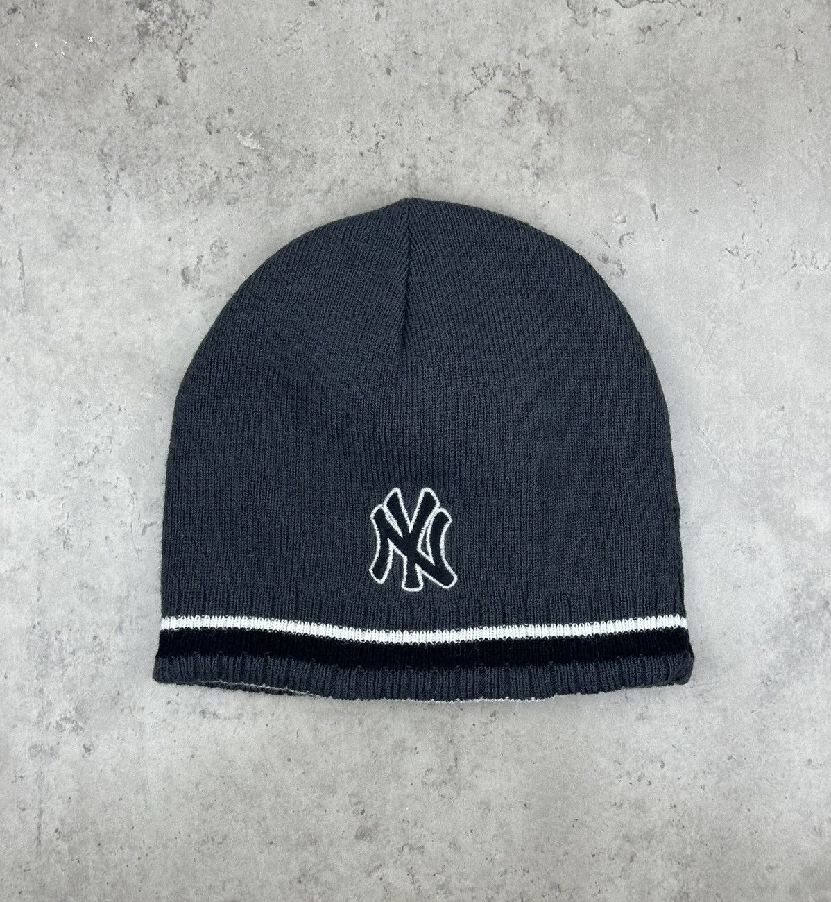 New York Yankees Vintage New York Beanie Lightweight Hat Two-sided One Size Size ONE SIZE - 1 Thumbnail