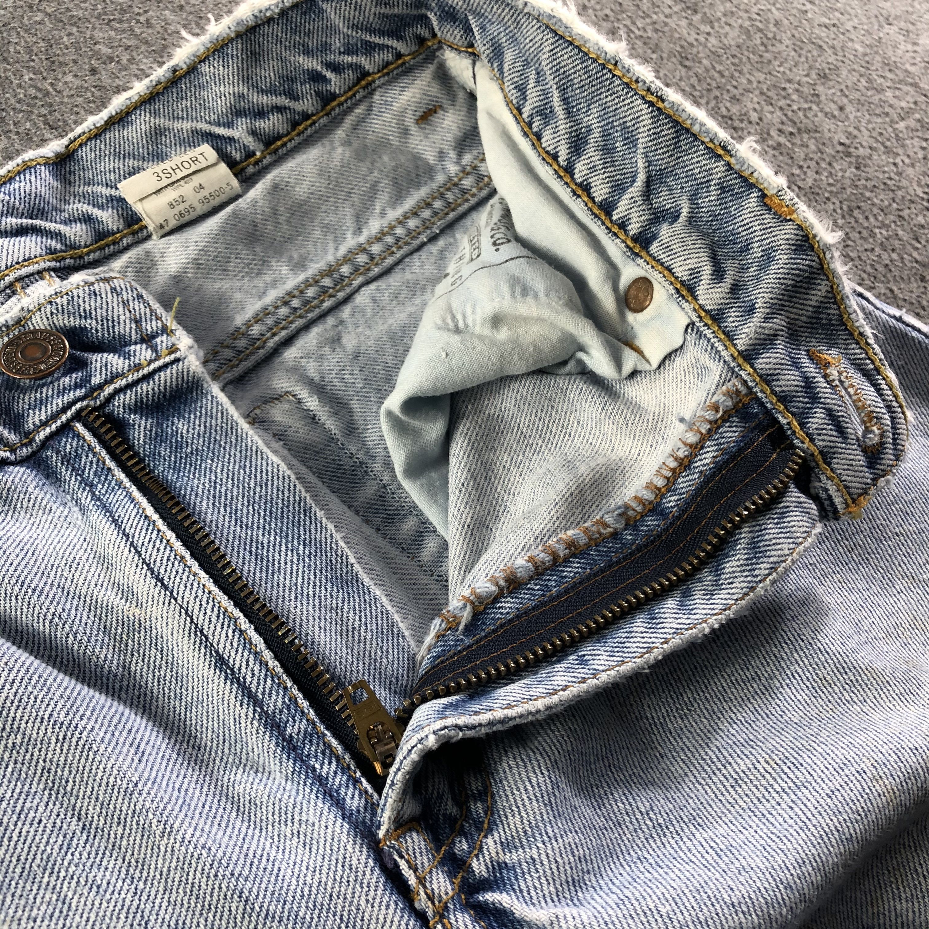 Levi's Vintage Light Wash Levis 550 Jeans-J3490 Size US 27 - 9 Thumbnail