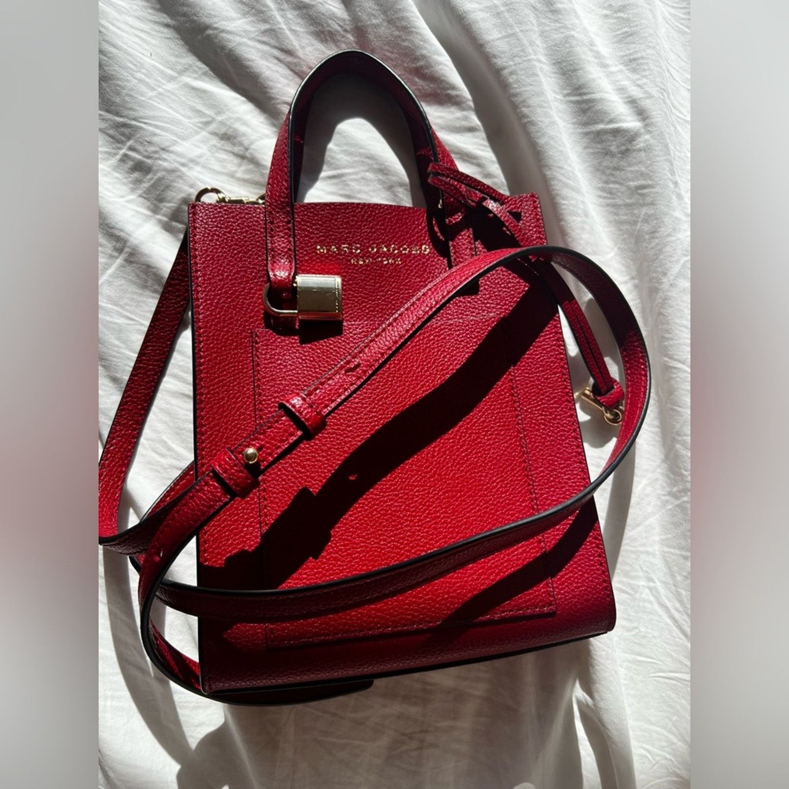 Marc Jacobs Marc Jacobs micro leather tote in red Size ONE SIZE - 6 Thumbnail