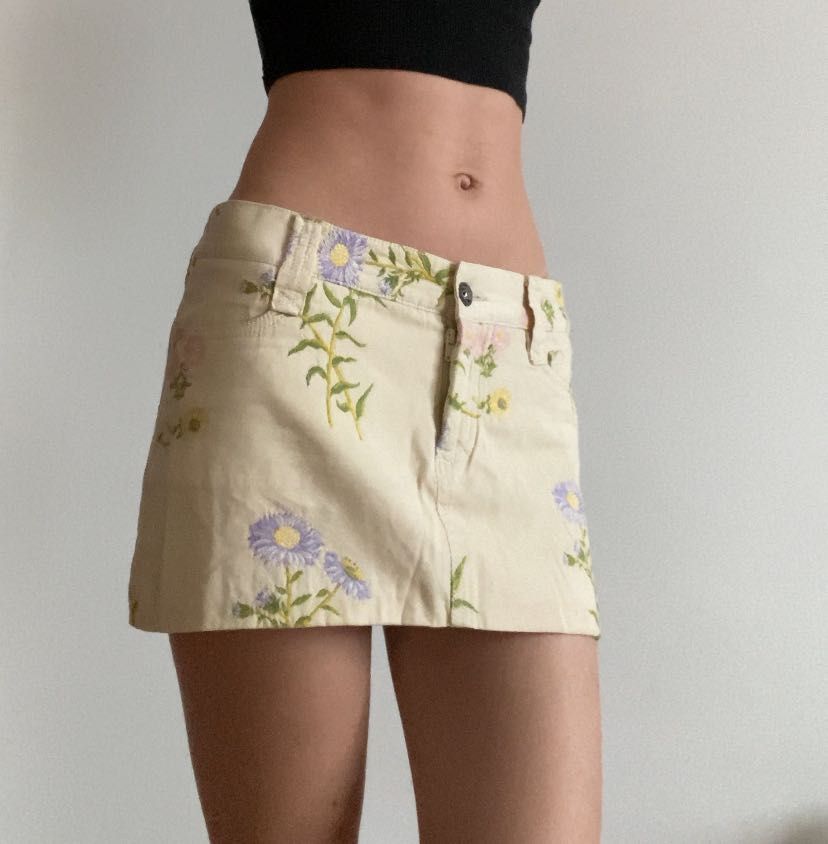 Dolce & Gabbana Dolce Gabbana Mini Skirt Floral Size 26" / US 2 / IT 38 - 1 Thumbnail
