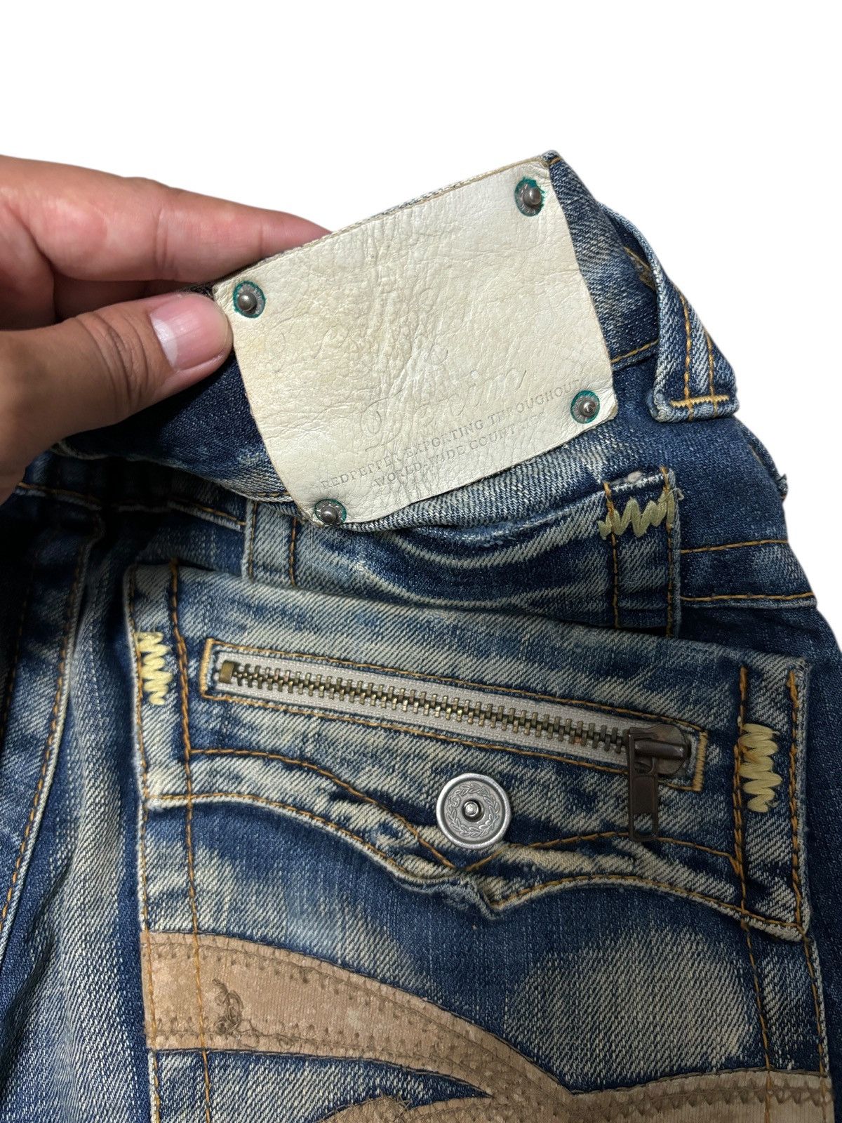 Japanese Brand Y2K Red Pepper Distressed Straight Denim Jeans Size US 31 - 6 Thumbnail