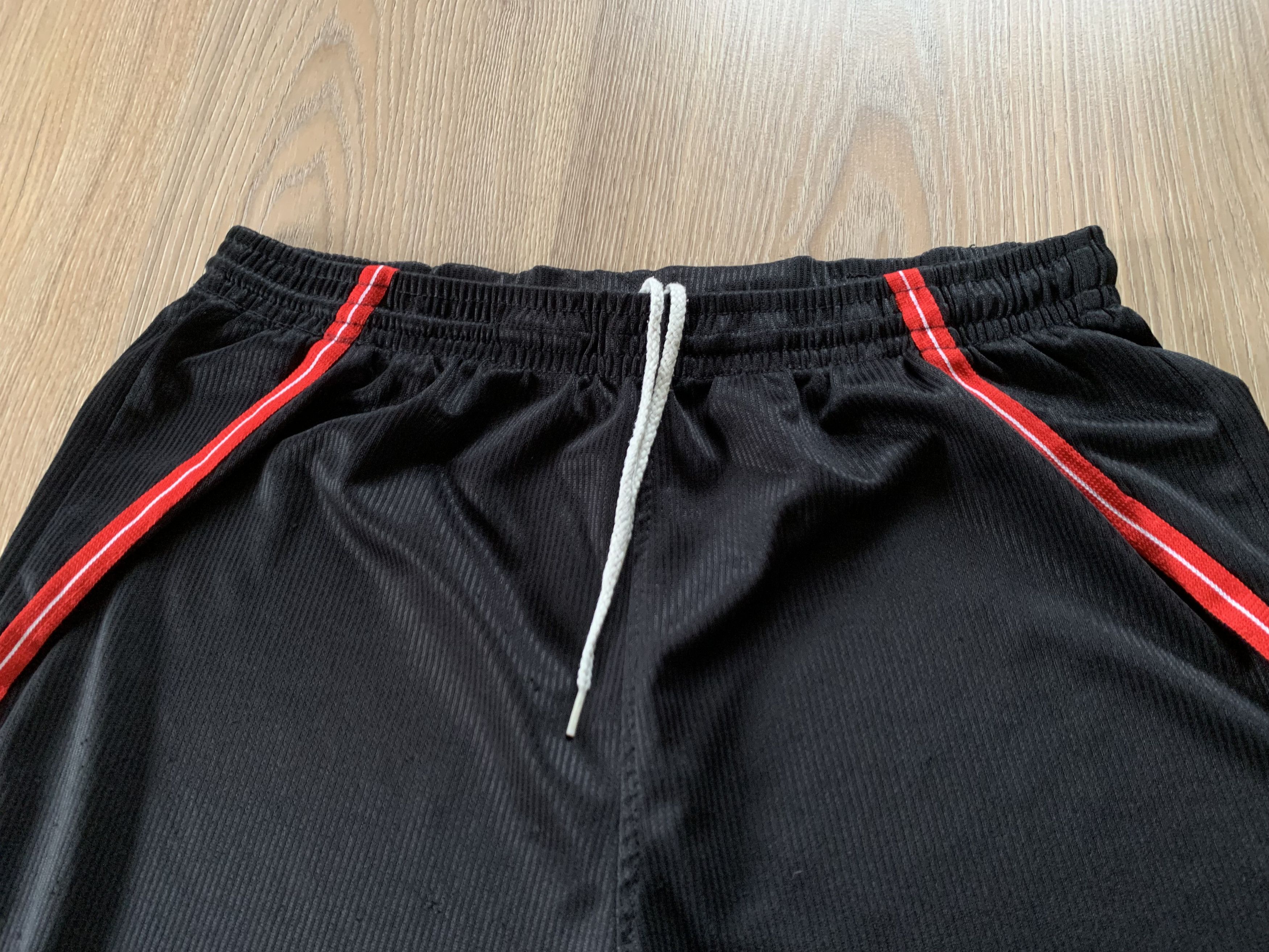 Umbro Umbro Vintage Manchester Training Black Shorts Size US 32 / EU 48 - 4 Thumbnail