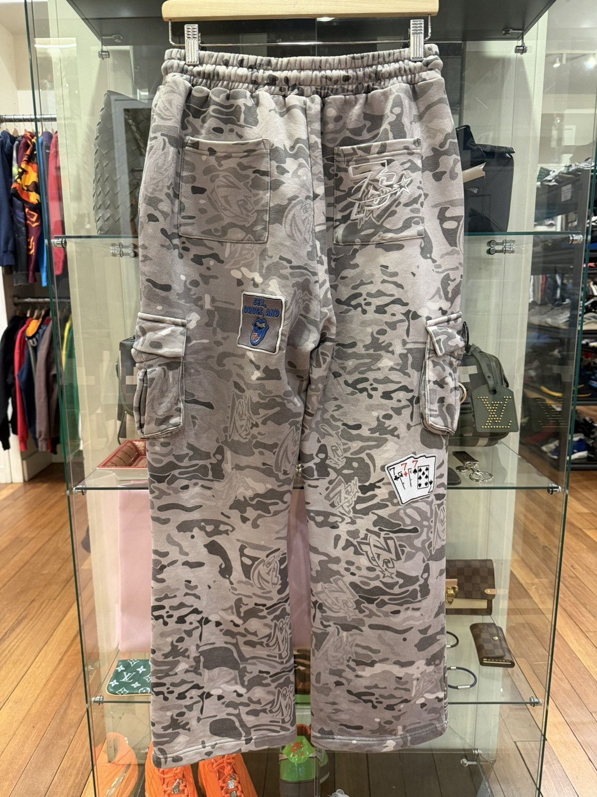 TRIPLE SEVENS Triple Sevens Winter Camo Distressed Sweatpants Size US 32 / EU 48 - 2 Thumbnail
