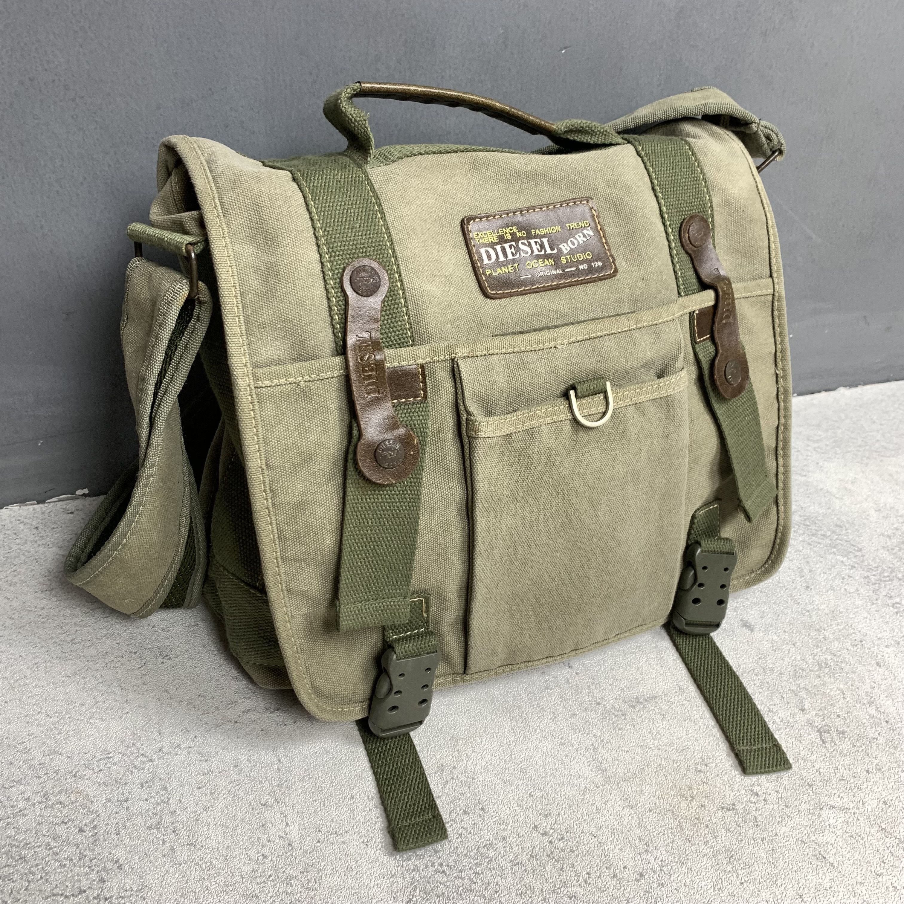 Eastpak × Vintage Rare Vintage Multipocket Sling Crossbody